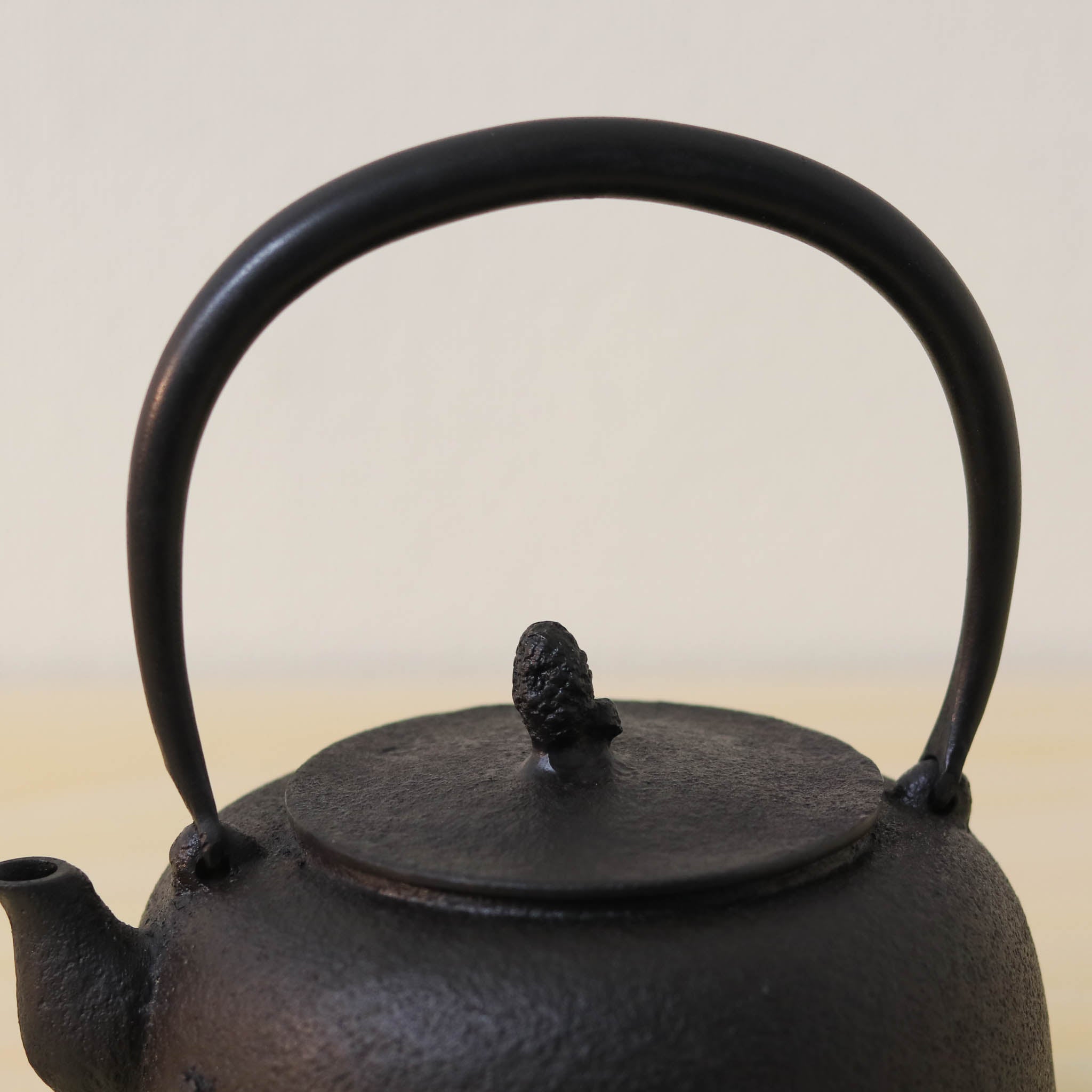 山形鋳物 鉄瓶 | 平丸 梅 | 10号 | あらい工房