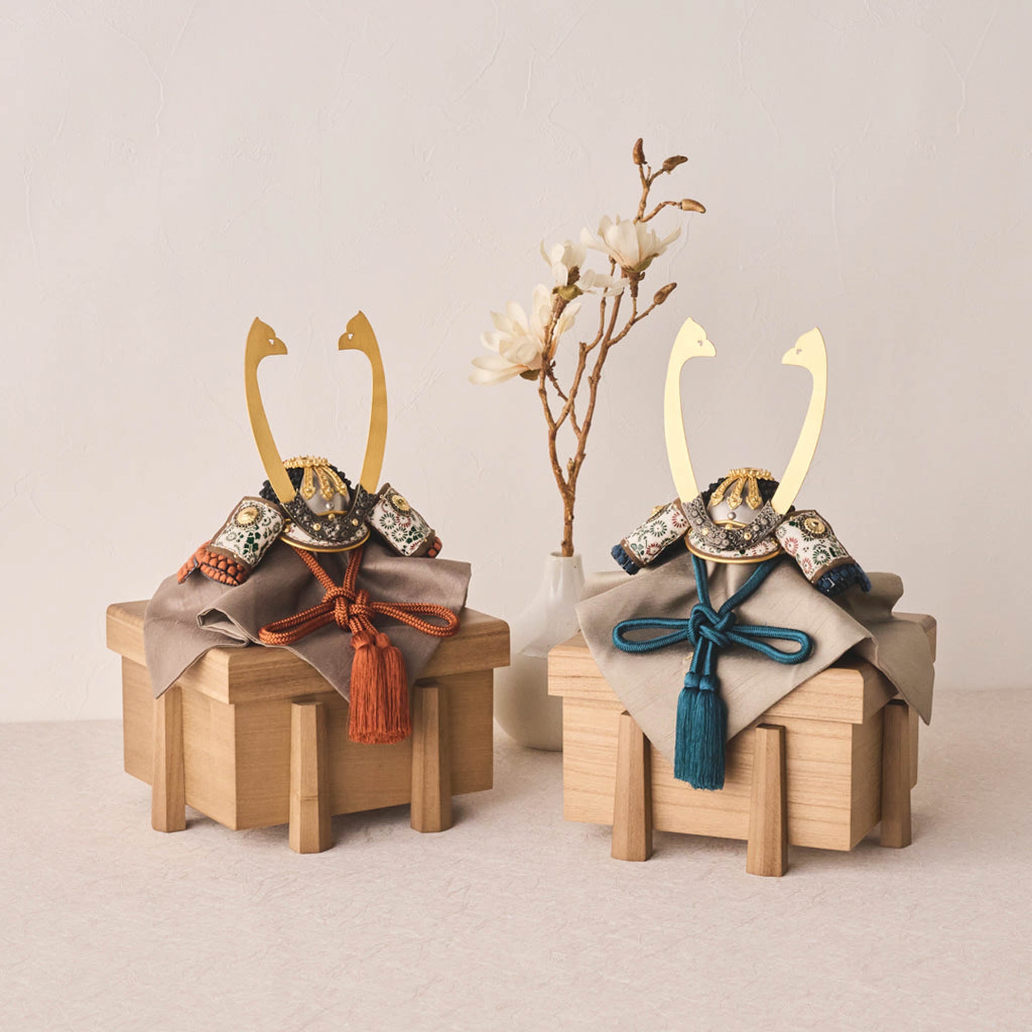 兜飾り | 奉納 暁 | 真朱威 1/5スケール | 鈴甲子 雄山【26/1/6以降順次配送】