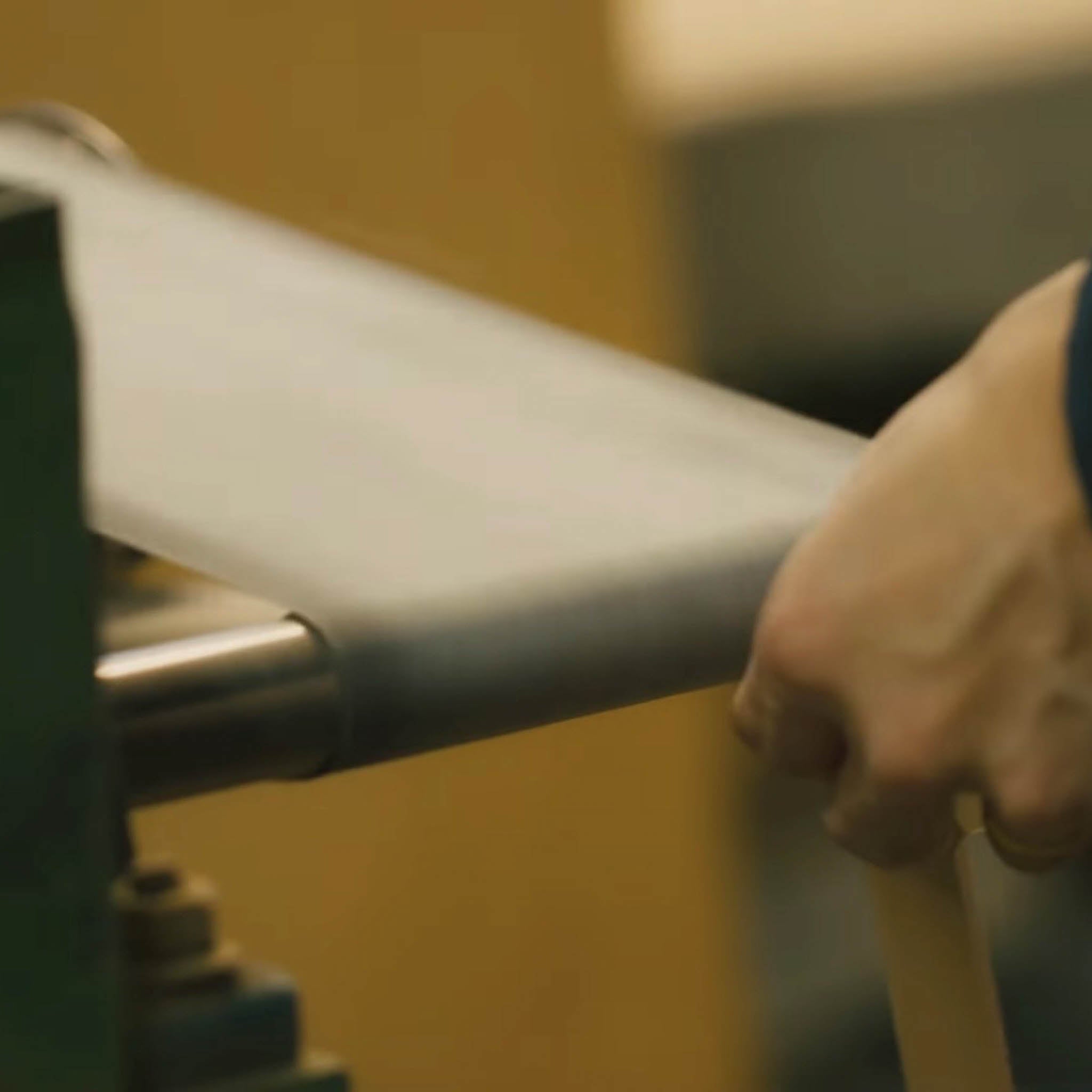 木工品 カードホルダー | ringo 2 | red-orange | PLYWOOD laboratory