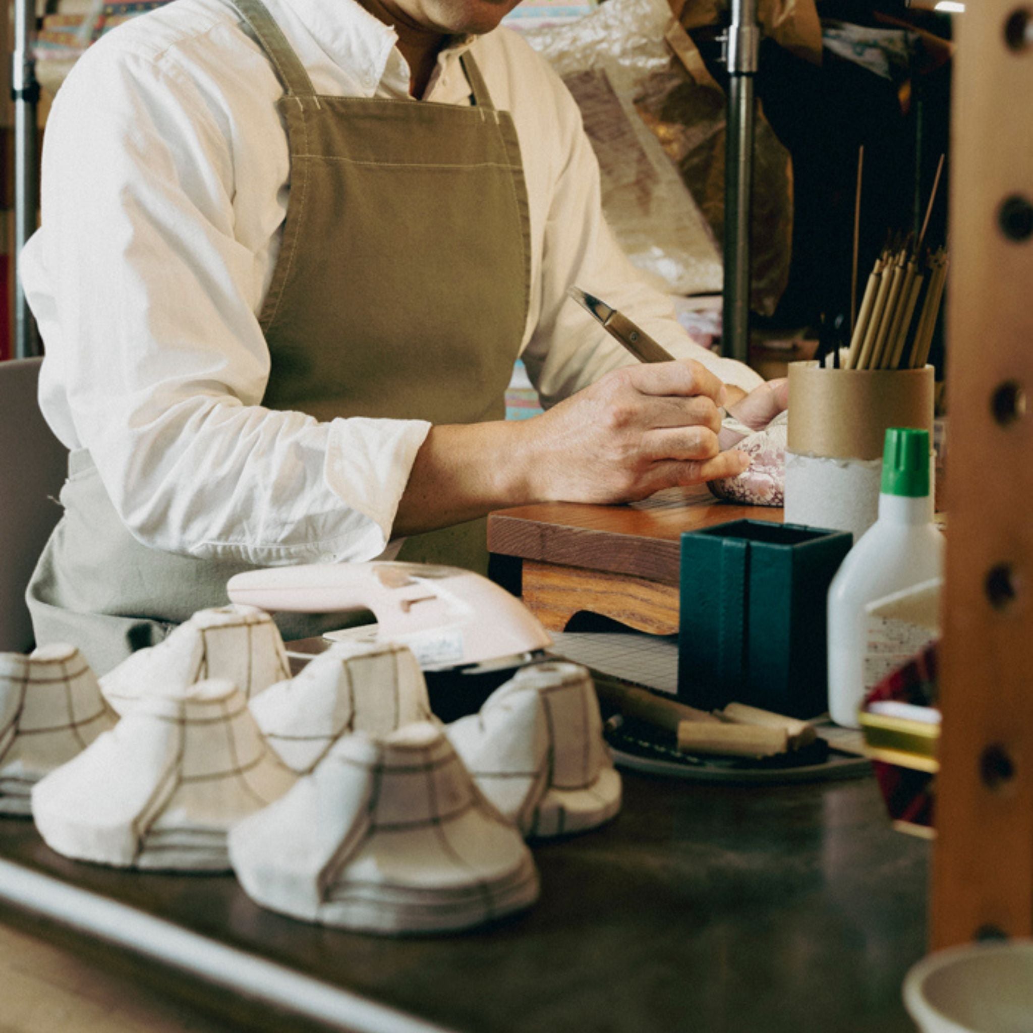 雛人形セット 藍染 | 藍染づくし 金箔仕様 | 丸型黒塗り台 | 工房 縫nui