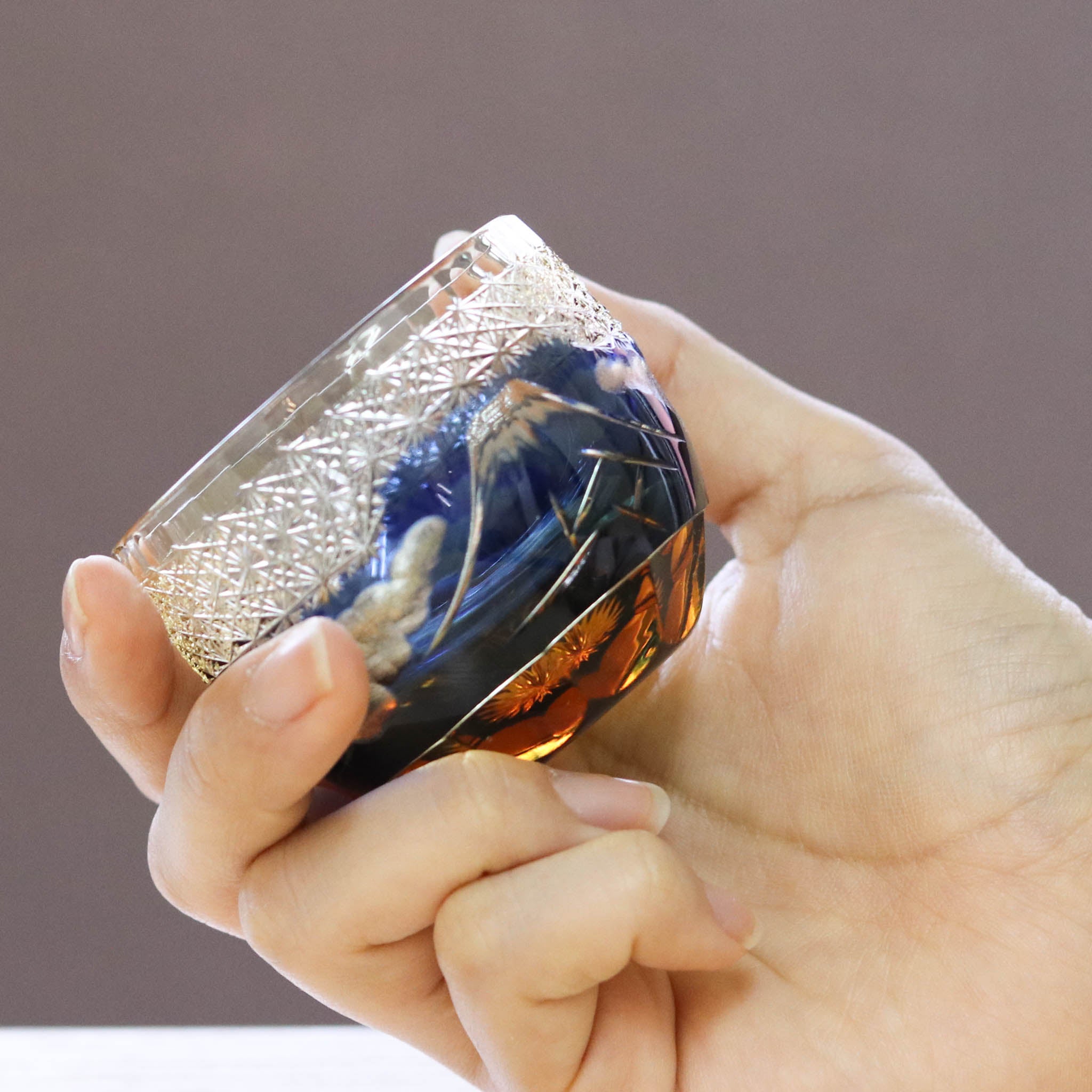 江戸切子 ぐい呑み|山下白雨|琥珀 瑠璃|山田硝子