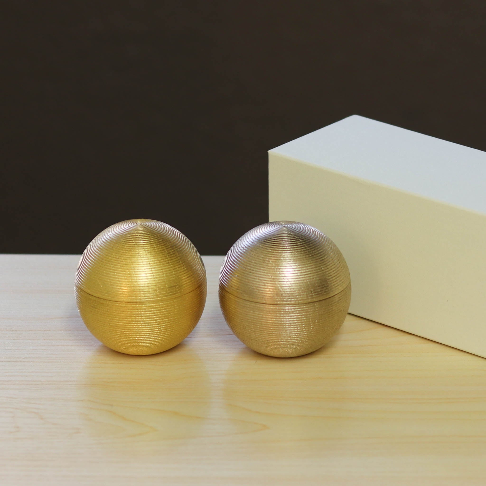 金沢金箔 小物入れ | 千筋 まり型ペア 小 | 永&久 | 箔座