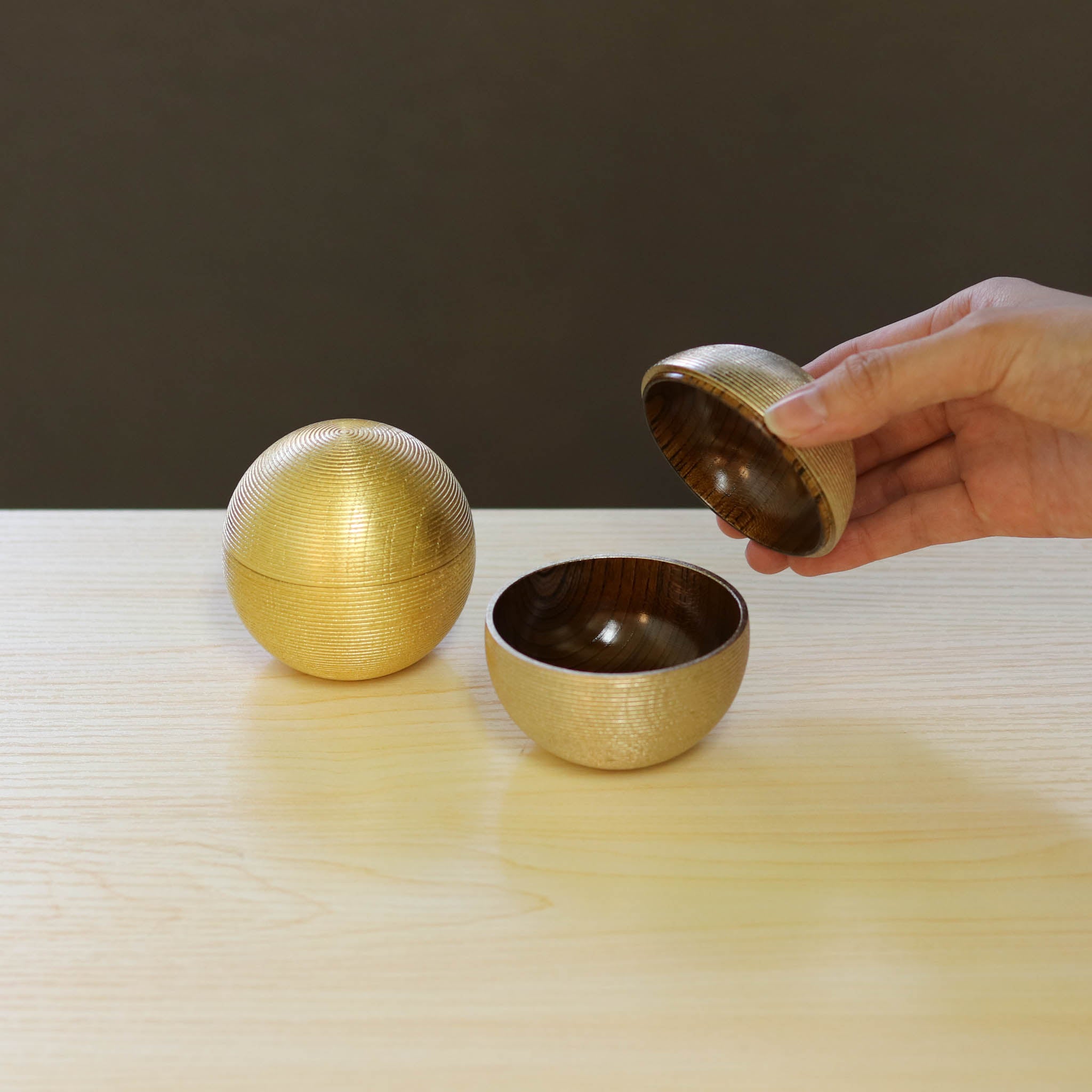 金沢金箔 小物入れ | 千筋 まり型ペア 小 | 永&久 | 箔座