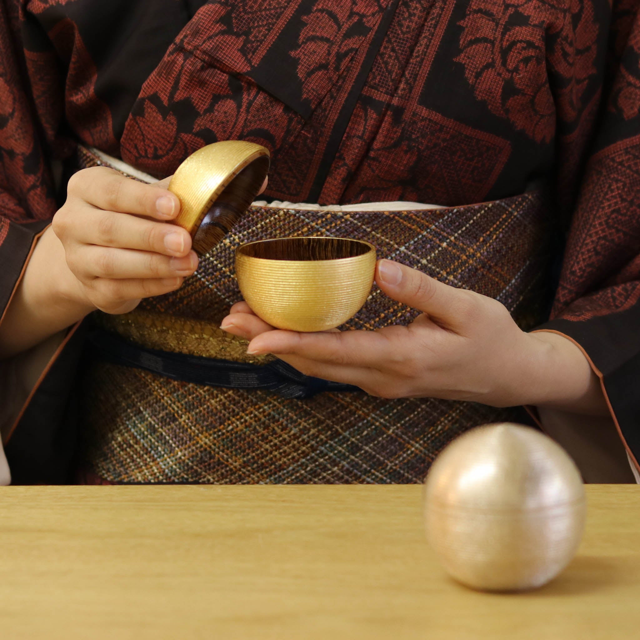 金沢金箔 小物入れ | 千筋 まり型ペア 小 | 永&久 | 箔座