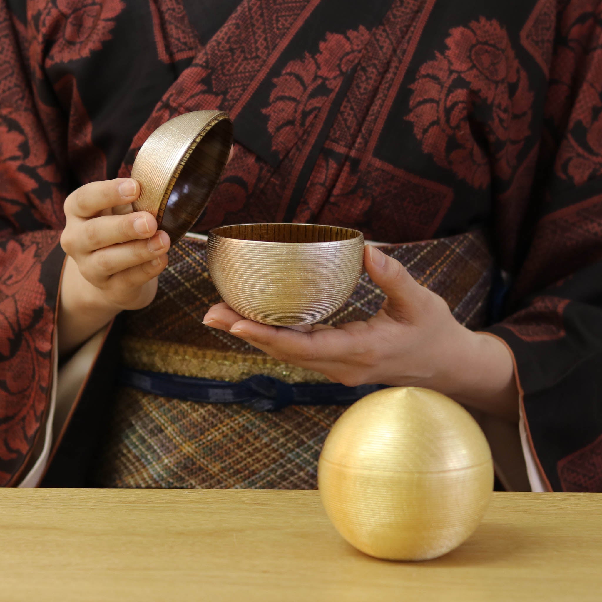 金沢金箔 小物入れ | 千筋 まり型ペア 大 | 永&久 | 箔座