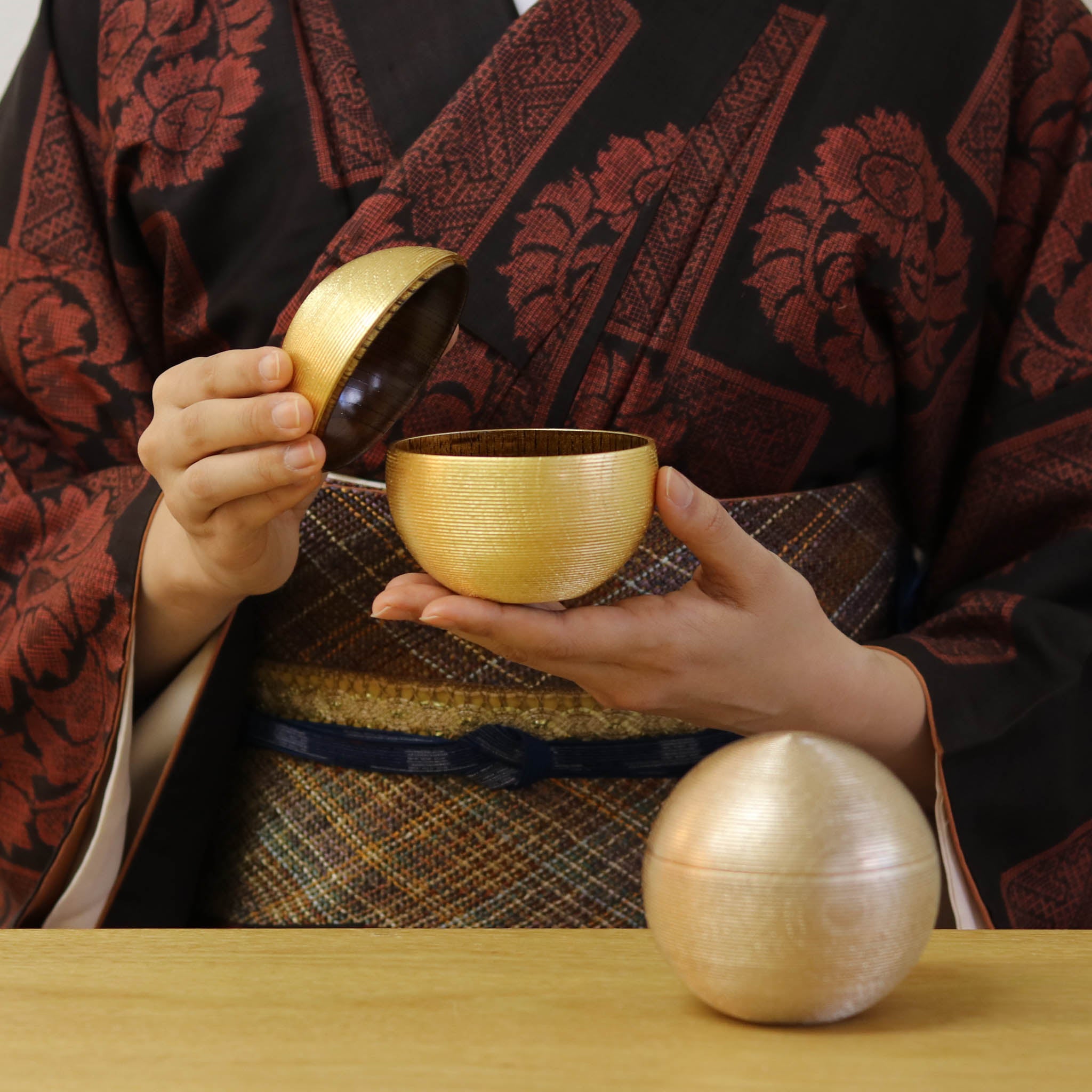 金沢金箔 小物入れ | 千筋 まり型ペア 大 | 永&久 | 箔座