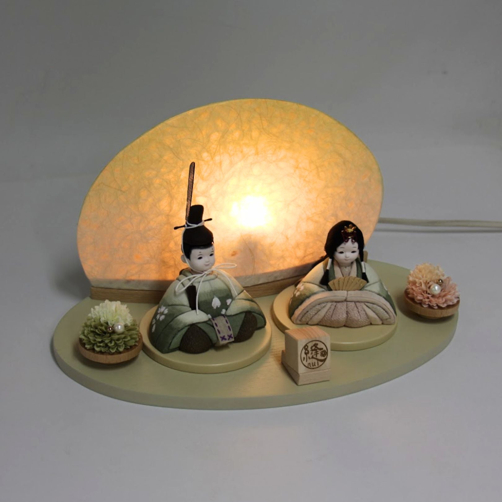 雛人形セット 草木引染め | 桑の葉 × 桑の葉 | 照明付き オーバルグリーン台 | 工房 縫nui【26/1/10以降順次配送】
