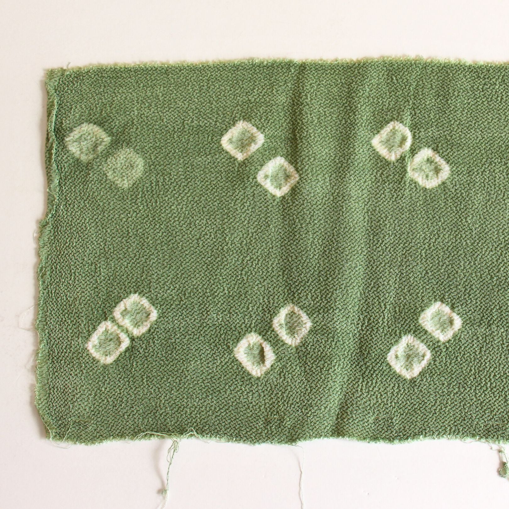 雛人形セット 草木絞り染 | 桑の葉 × 茜 | 屏風 うずピンク | 工房 縫nui【26/1/10以降順次配送】