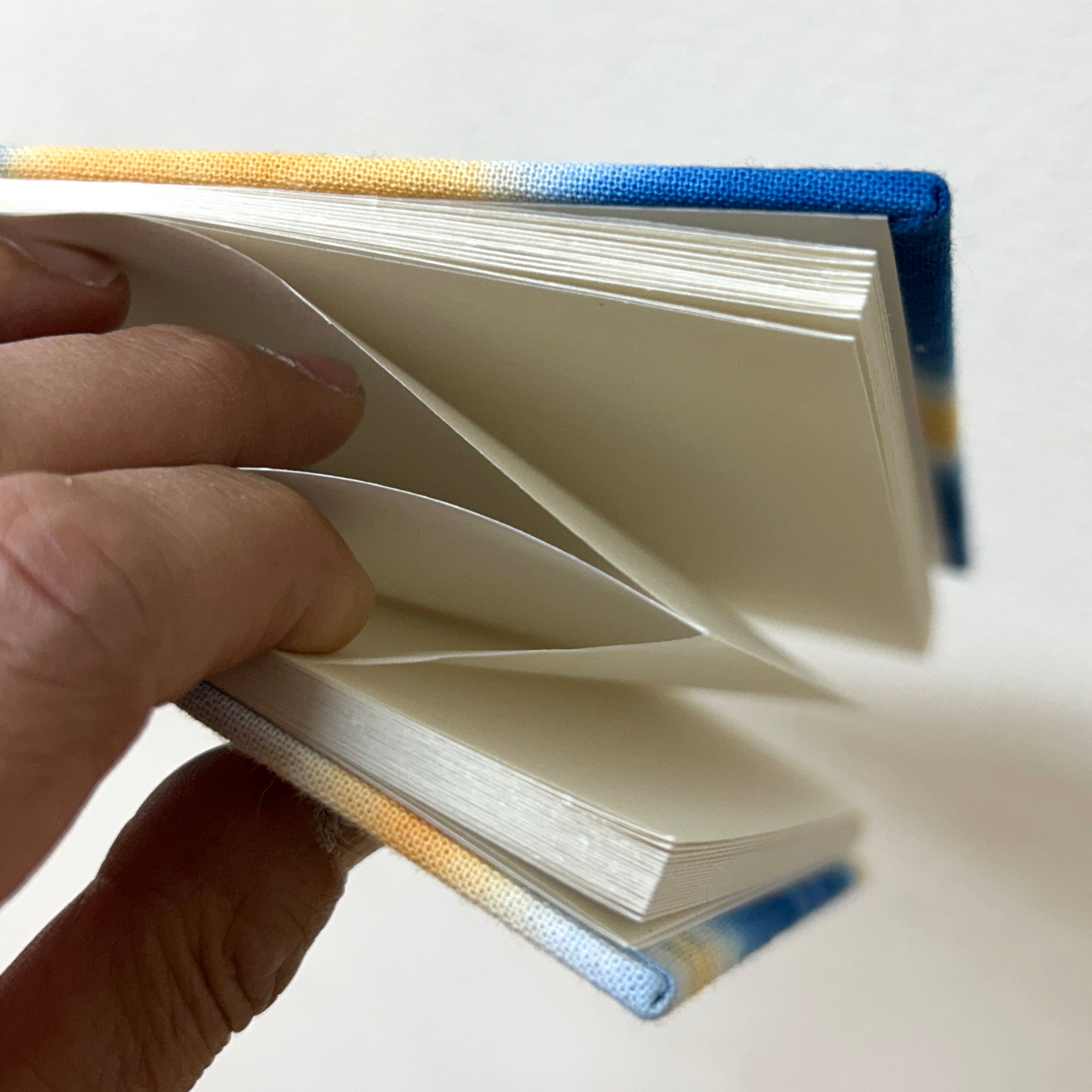 和綴じ本 | 有松絞り・美濃和紙 | 縫い絞り | 御朱印帳 | 和綴じ堂