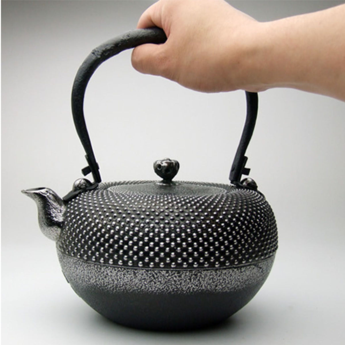 南部鉄器 砂鉄製鉄瓶 | 鉄鉢型 霰 | 0.9L | 薫山工房