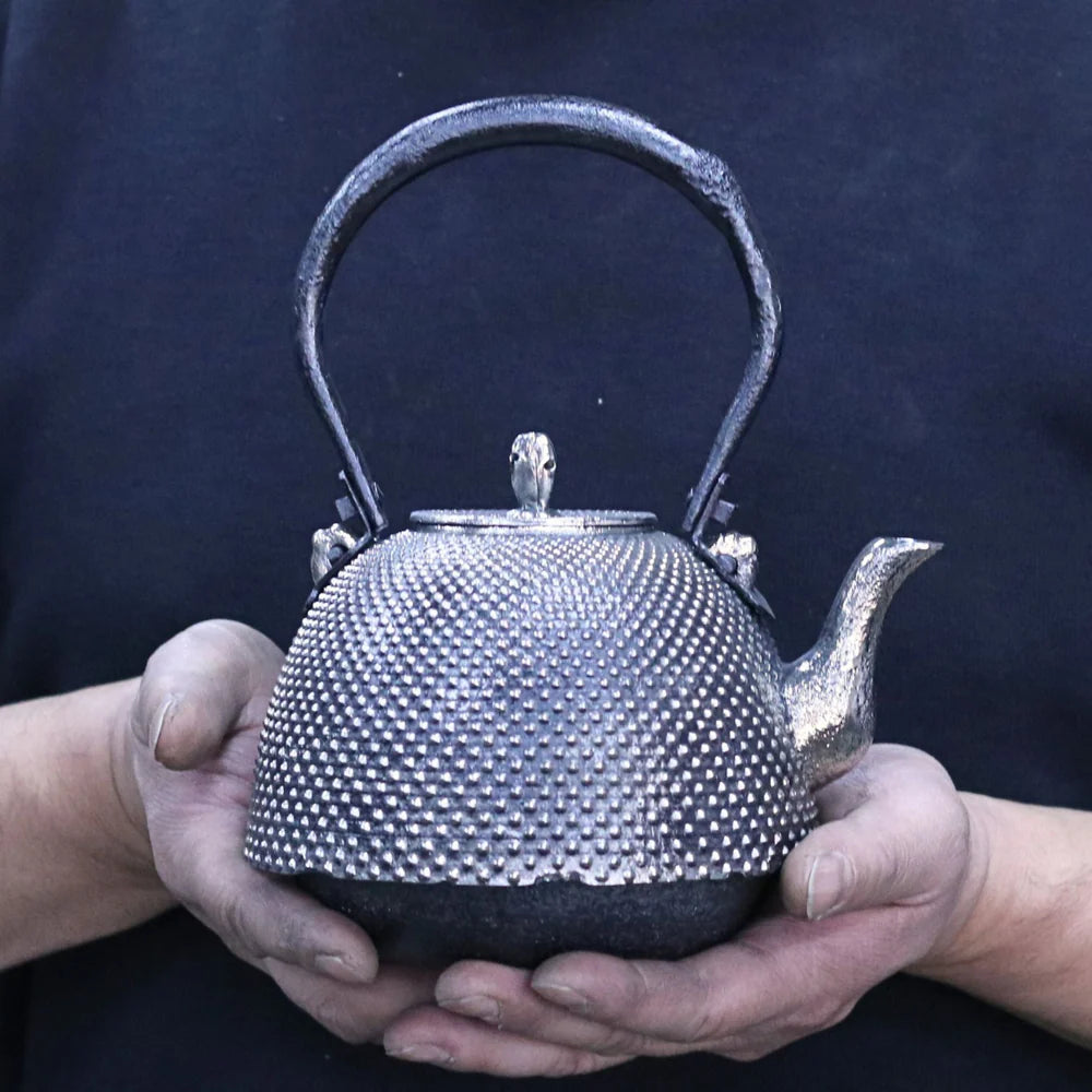 南部鉄器 砂鉄製鉄瓶 | 南部型 霰 | 1L | 薫山工房