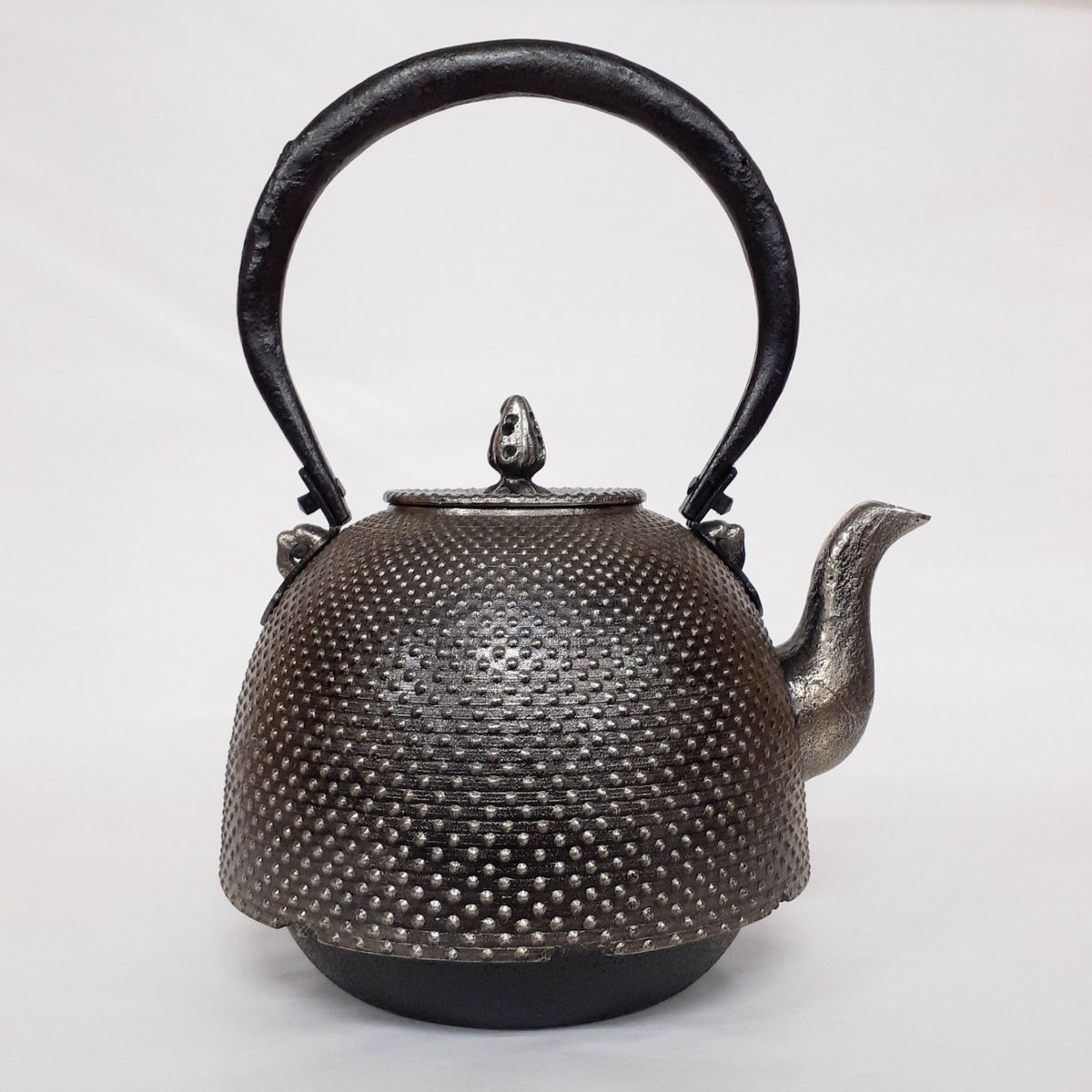南部鉄器 砂鉄製鉄瓶 | 南部型 霰 | 1.5L | 薫山工房