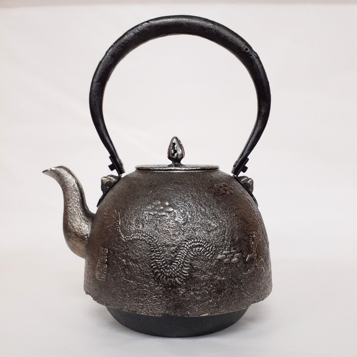 南部鉄器 砂鉄製鉄瓶 | 南部型 雲龍 | 1.5L | 薫山工房