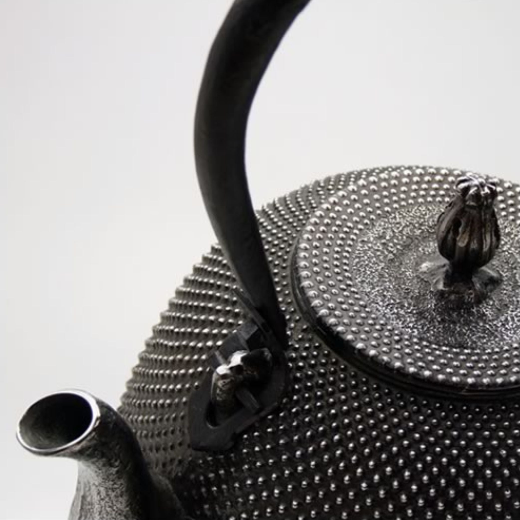 南部鉄器 砂鉄製鉄瓶 | 南部型 霰 | 2L | 薫山工房
