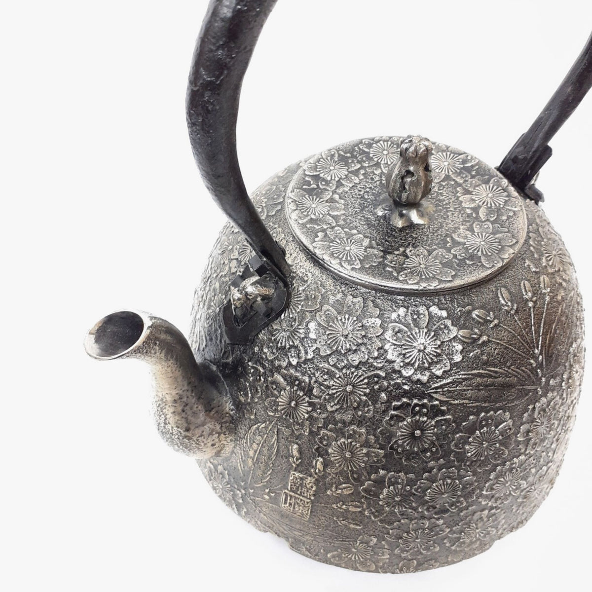 南部鉄器 砂鉄製鉄瓶 | 南部型 桜 | 2L | 薫山工房