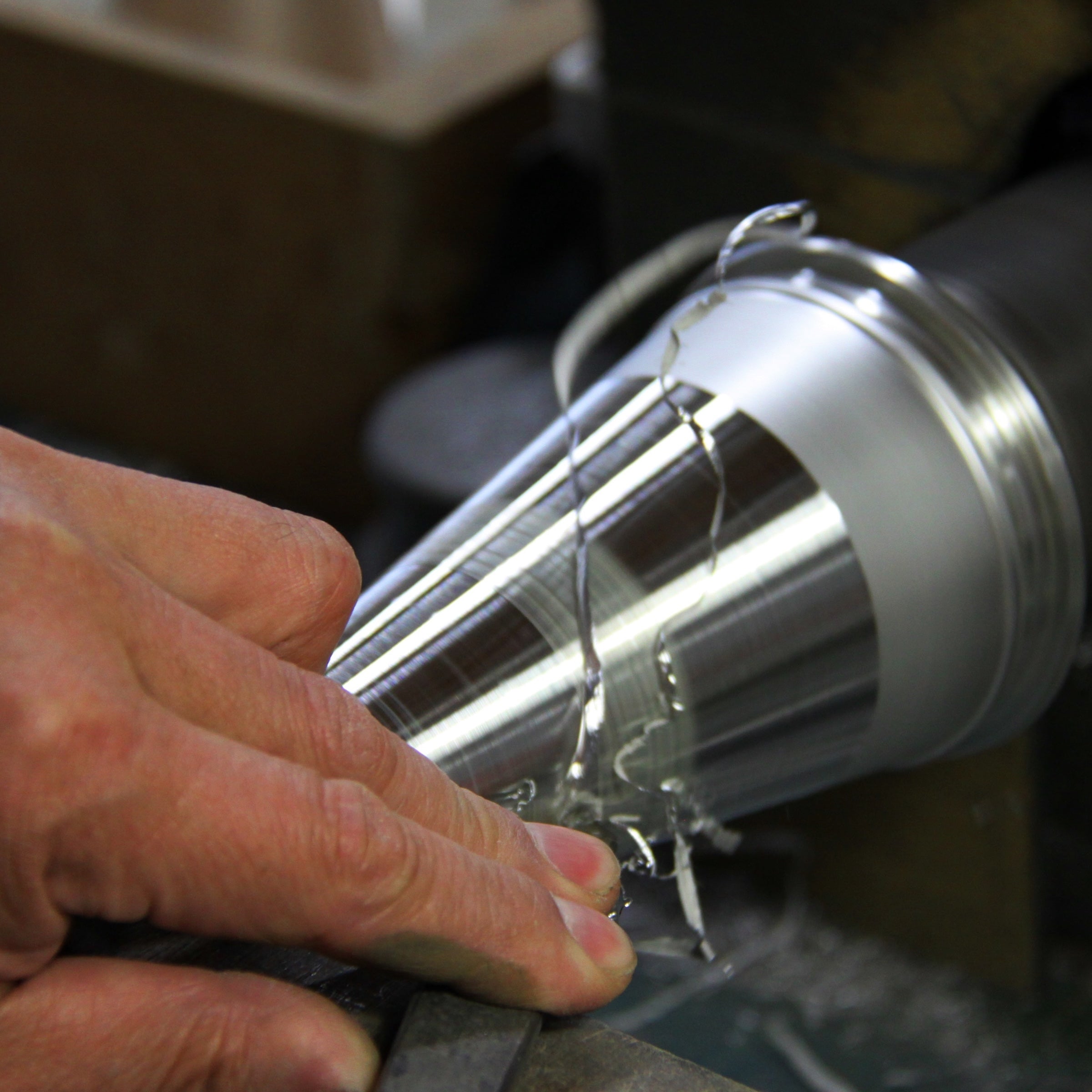 錫器 一輪挿し | さざなみ | 千歳グリーン漆仕上 | 錫光