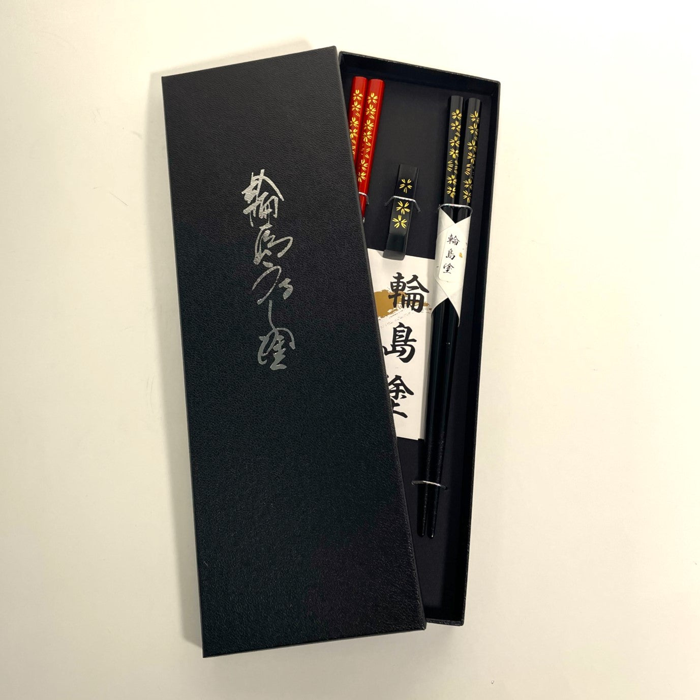 輪島塗 夫婦箸 箸置付き | 桜沈金 | 22.5cm | 大藤漆器店