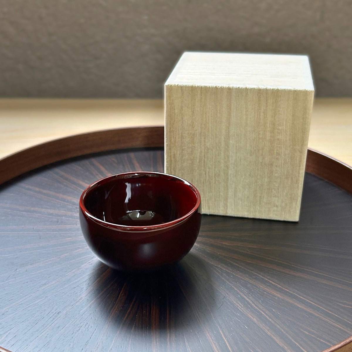 輪島塗 ぐい呑み | あんこう 蒔絵 | 丸型 朱溜 | 八井漆器本店