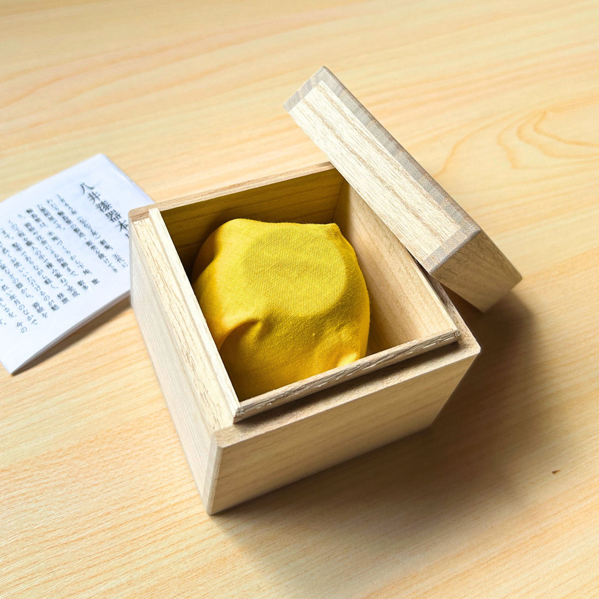 輪島塗 ぐい呑み | 鯛 蒔絵 | 丸型 黒溜 | 八井漆器本店