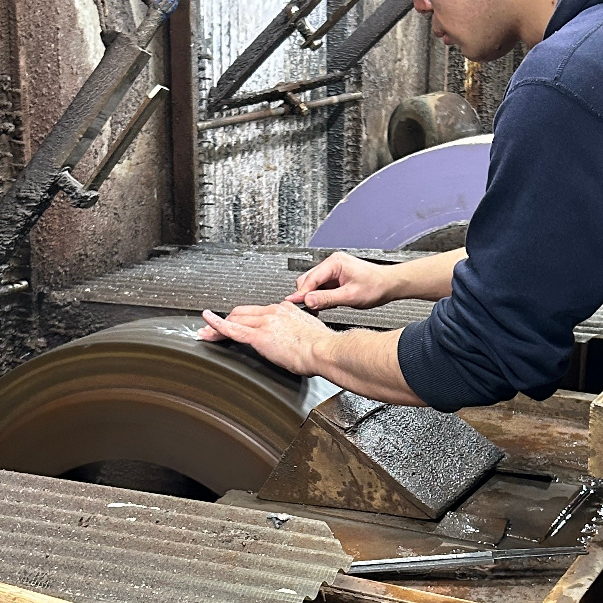 堺打刃物 包丁 | ダマスカス67層 牛刀 21cm 両刃 | 暁ハンドル 桐箱入り | 山脇刃物製作所