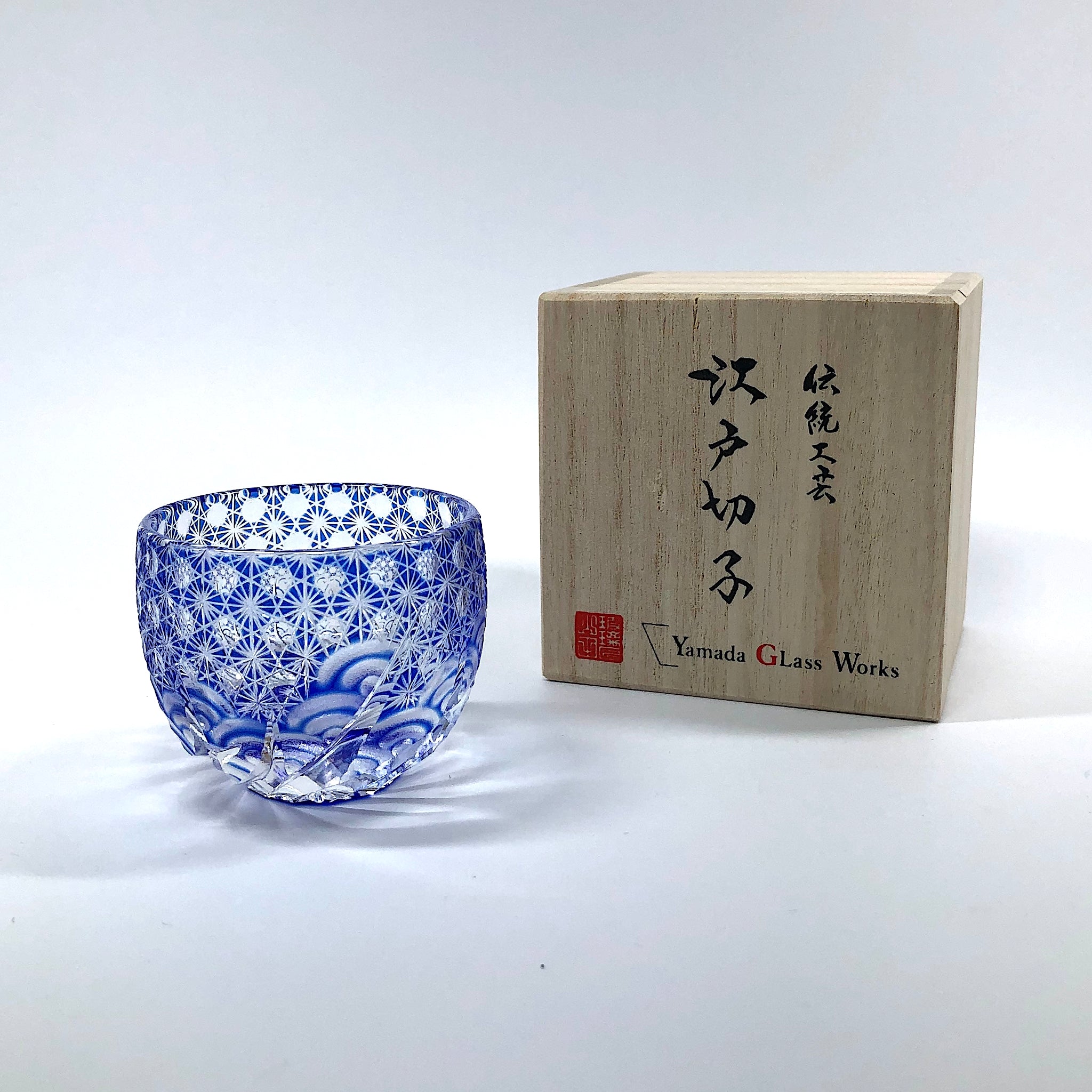 江戸切子 ぐいのみ | 漣 | 瑠璃 | 山田硝子