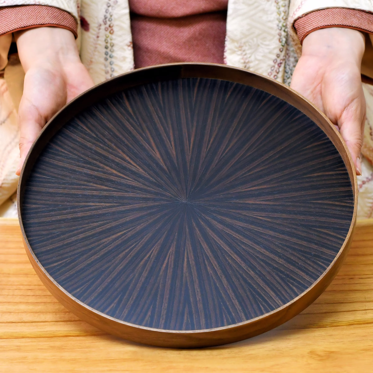 お盆 トレイ | Round Rays Tray (丸) S φ280 | 黒檀 | 森工芸