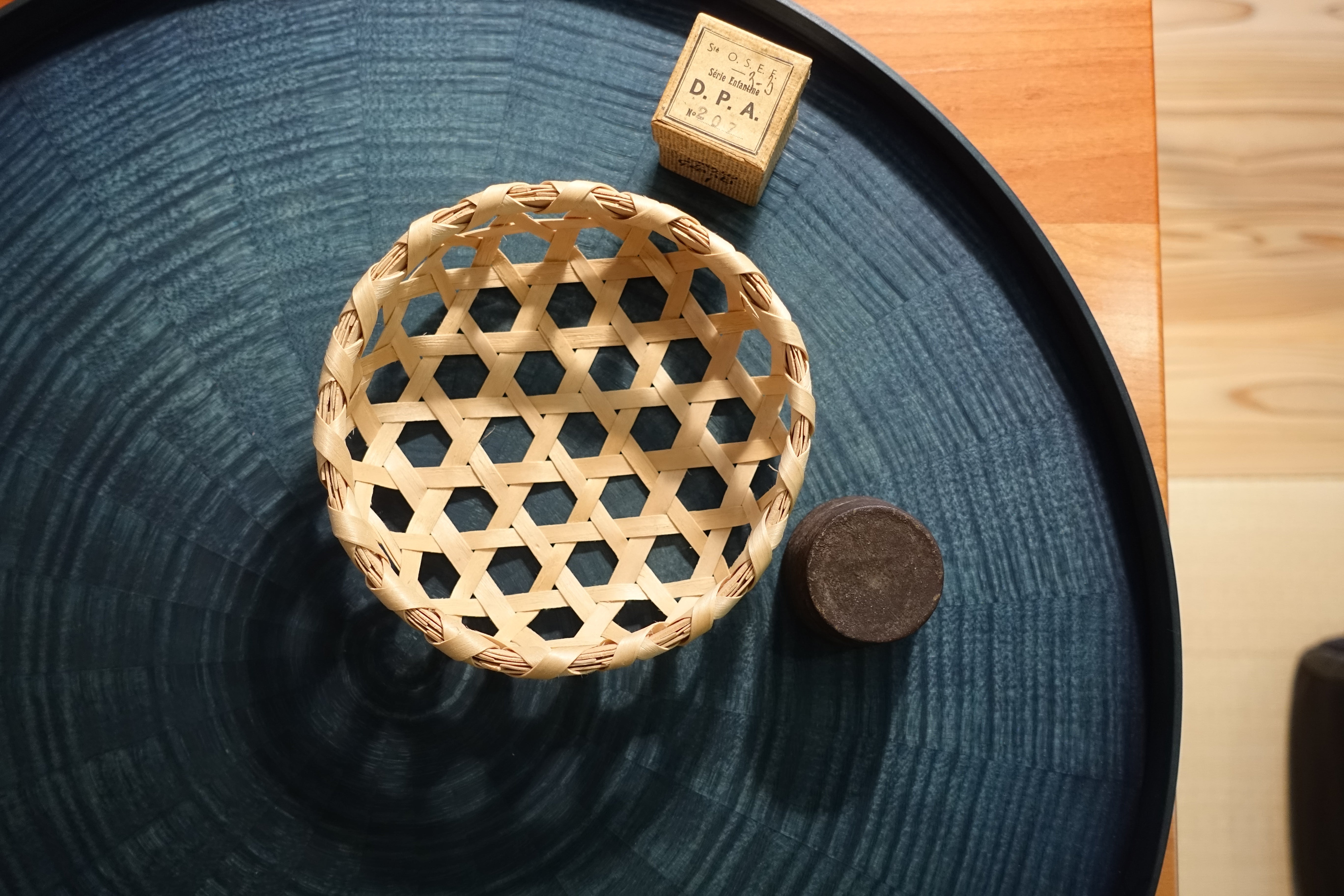 お盆 トレイ | Round Rays Tray (丸) S φ280 | ホワイトシカモア 藍染 | 森工芸