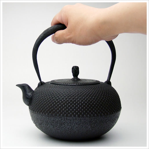 南部鉄器 鉄瓶 | 小丸型 霰 | 1.2L | 薫山工房
