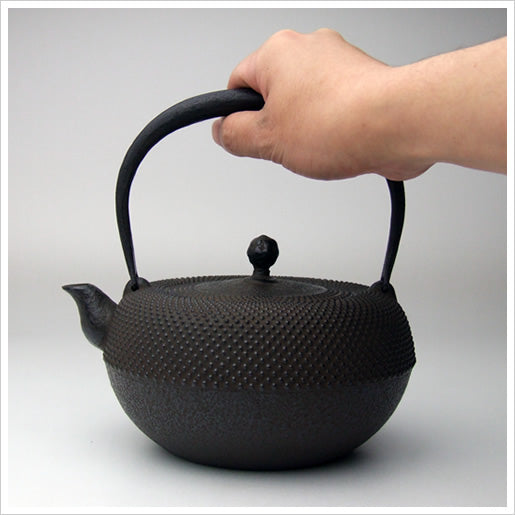 南部鉄器 鉄瓶 | 鉄鉢型 霰 | 0.9L | 薫山工房