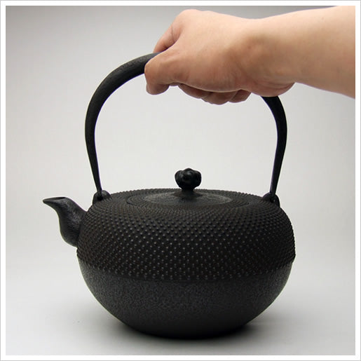 南部鉄器 鉄瓶 | 鉄鉢型 霰 | 1.4L | 薫山工房