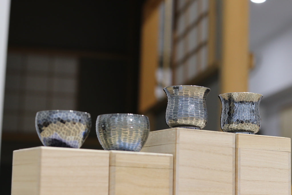 ぐい呑み | 純銀製 くびれ型 (小) | 槌目模様 | 森銀器製作所