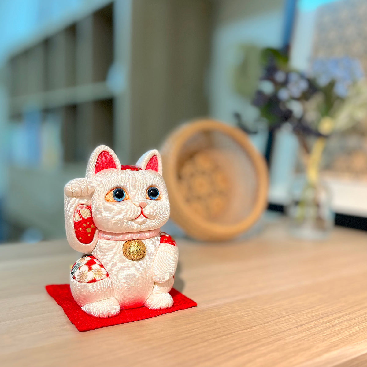 招き猫 | 江戸木目込み 招き猫 風水(中) | 白色 | 柿沼人形