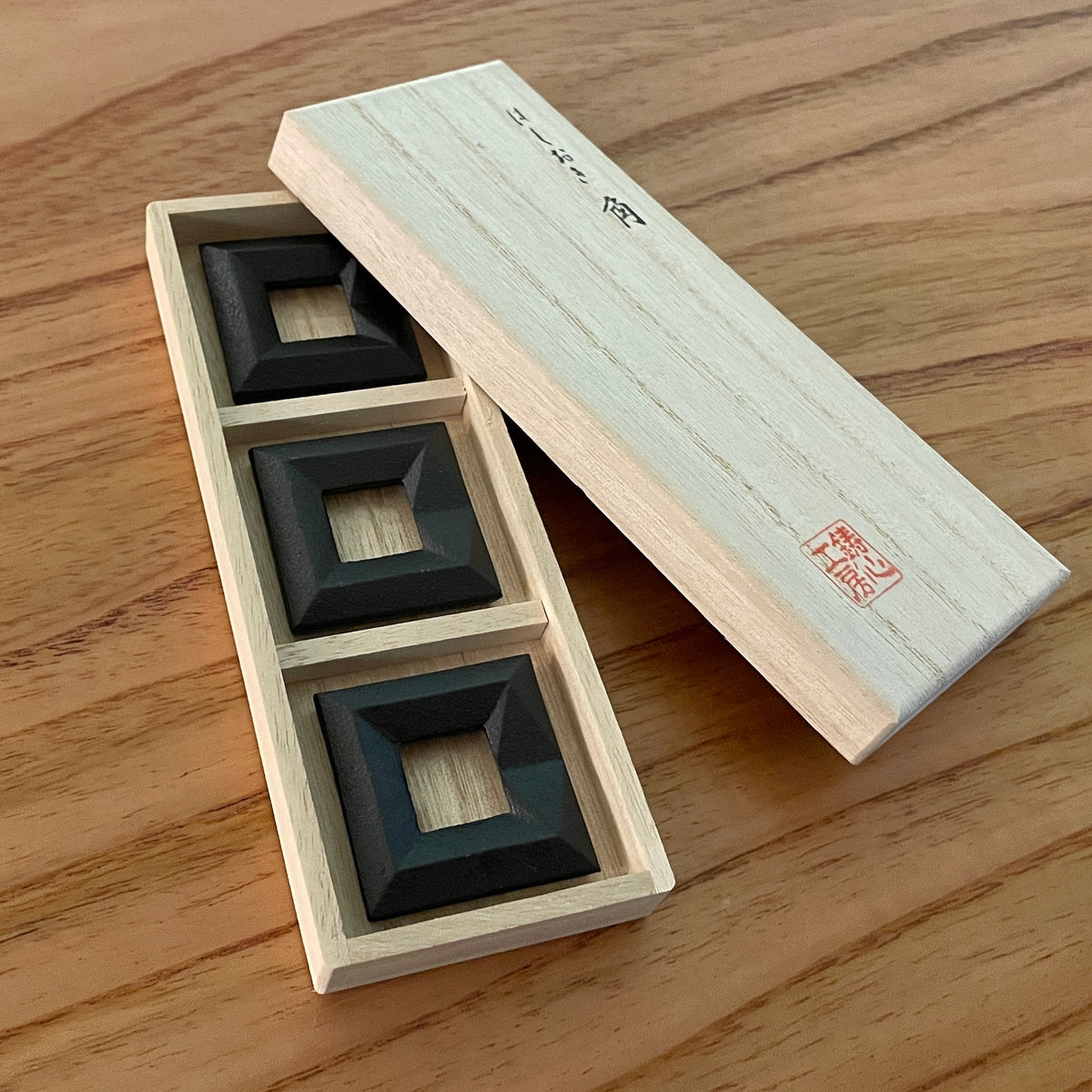 山形鋳物 箸置き | 箸置き 角 | 3個セット | 鋳心ノ工房