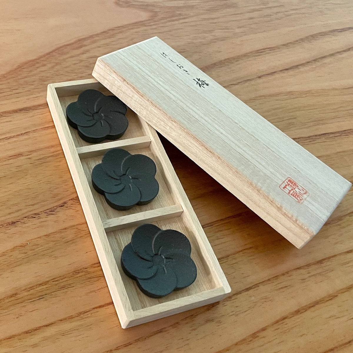 山形鋳物 箸置き | 箸置き 梅 | 3個セット | 鋳心ノ工房