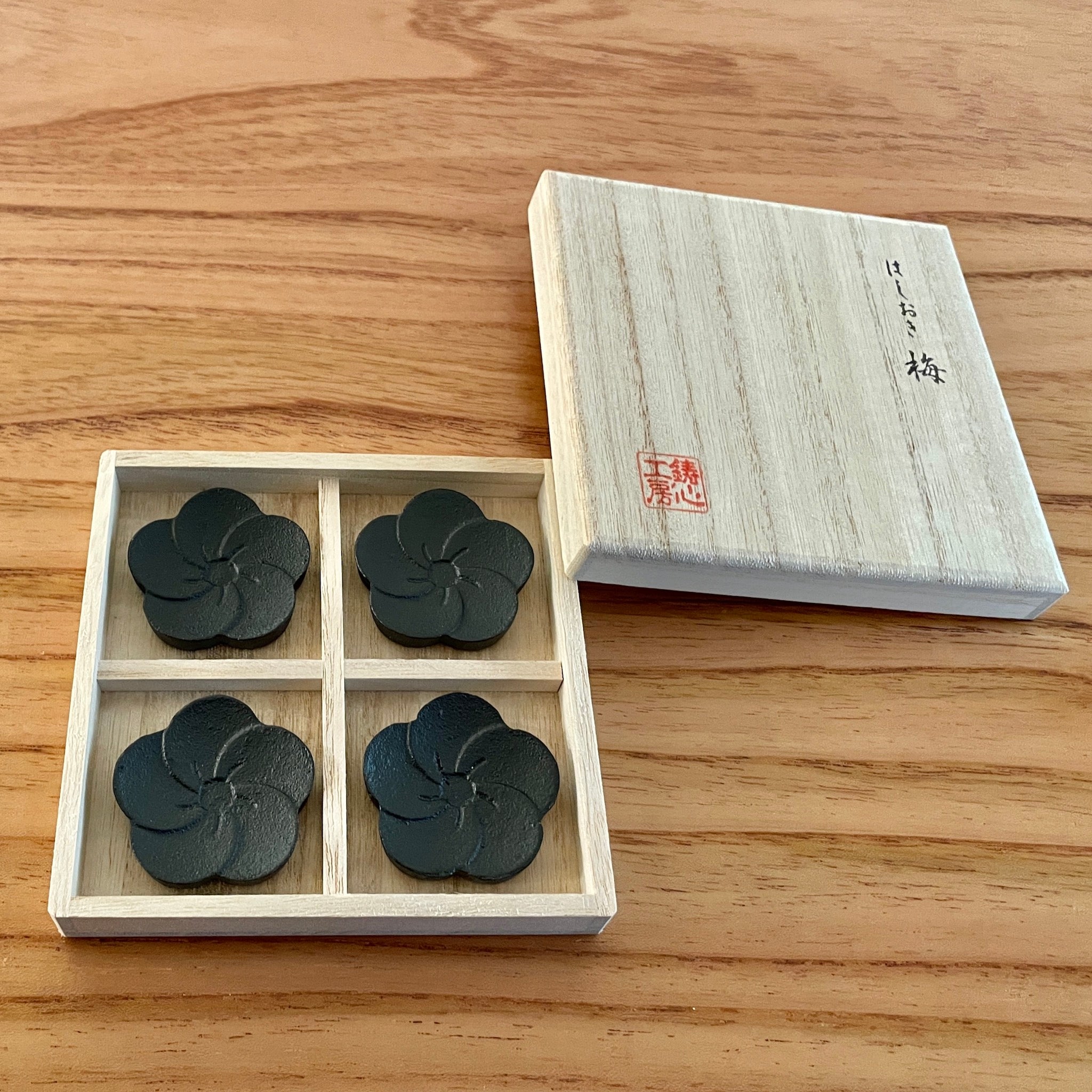 山形鋳物 箸置き | 箸置き 梅 | 4個セット | 鋳心ノ工房