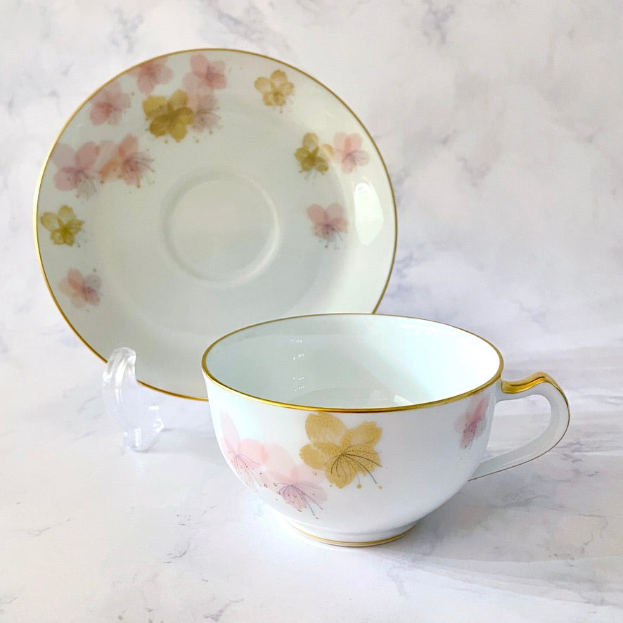 洋食器 | カップ&ソーサー 桜シリーズ | 初御代桜 (はつみよざくら) | 大倉陶園
