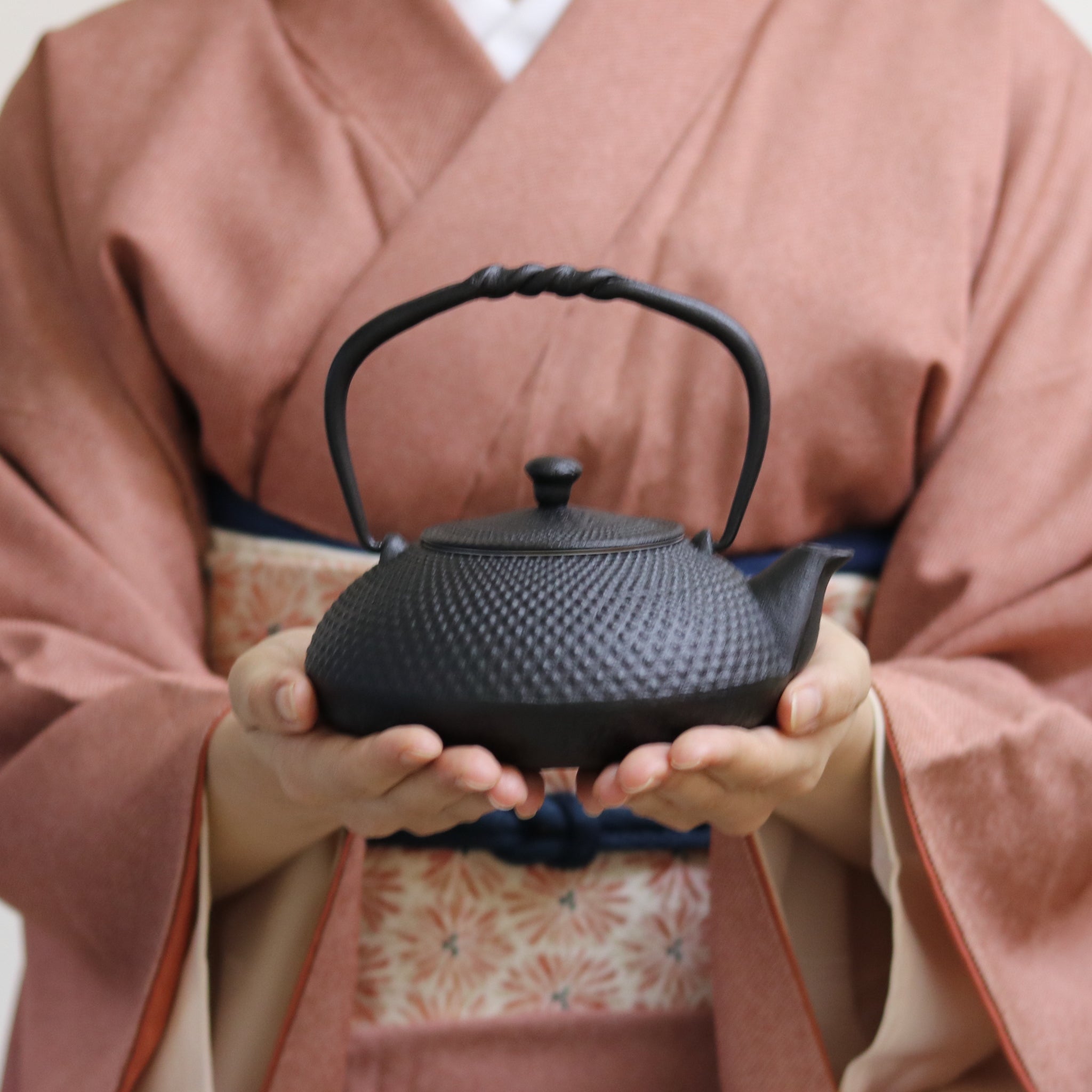 南部鉄器 小鉄瓶 急須 | アラレ 0.5L | 黒 | 及富