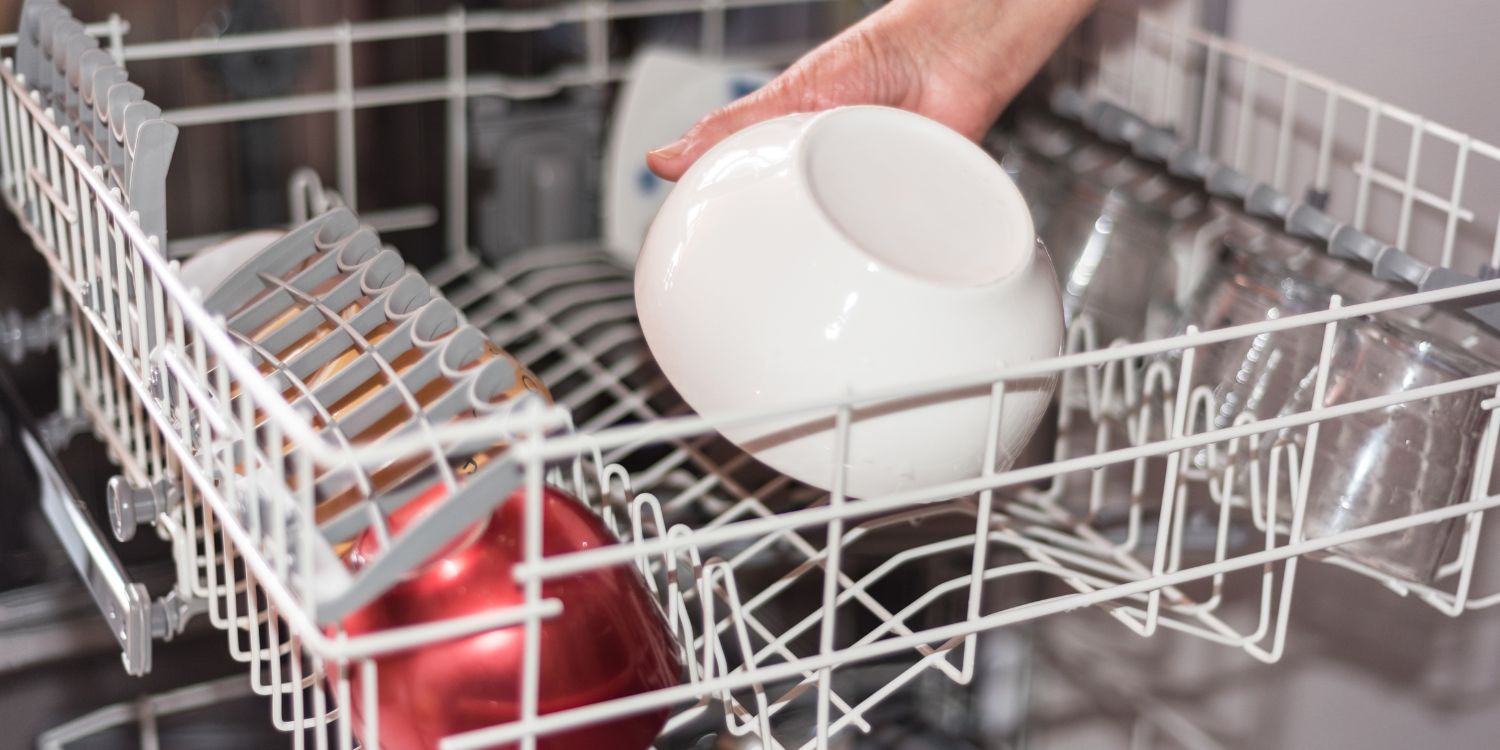 工芸品は食洗機で洗える？素材別の可否と手入れ方法解説