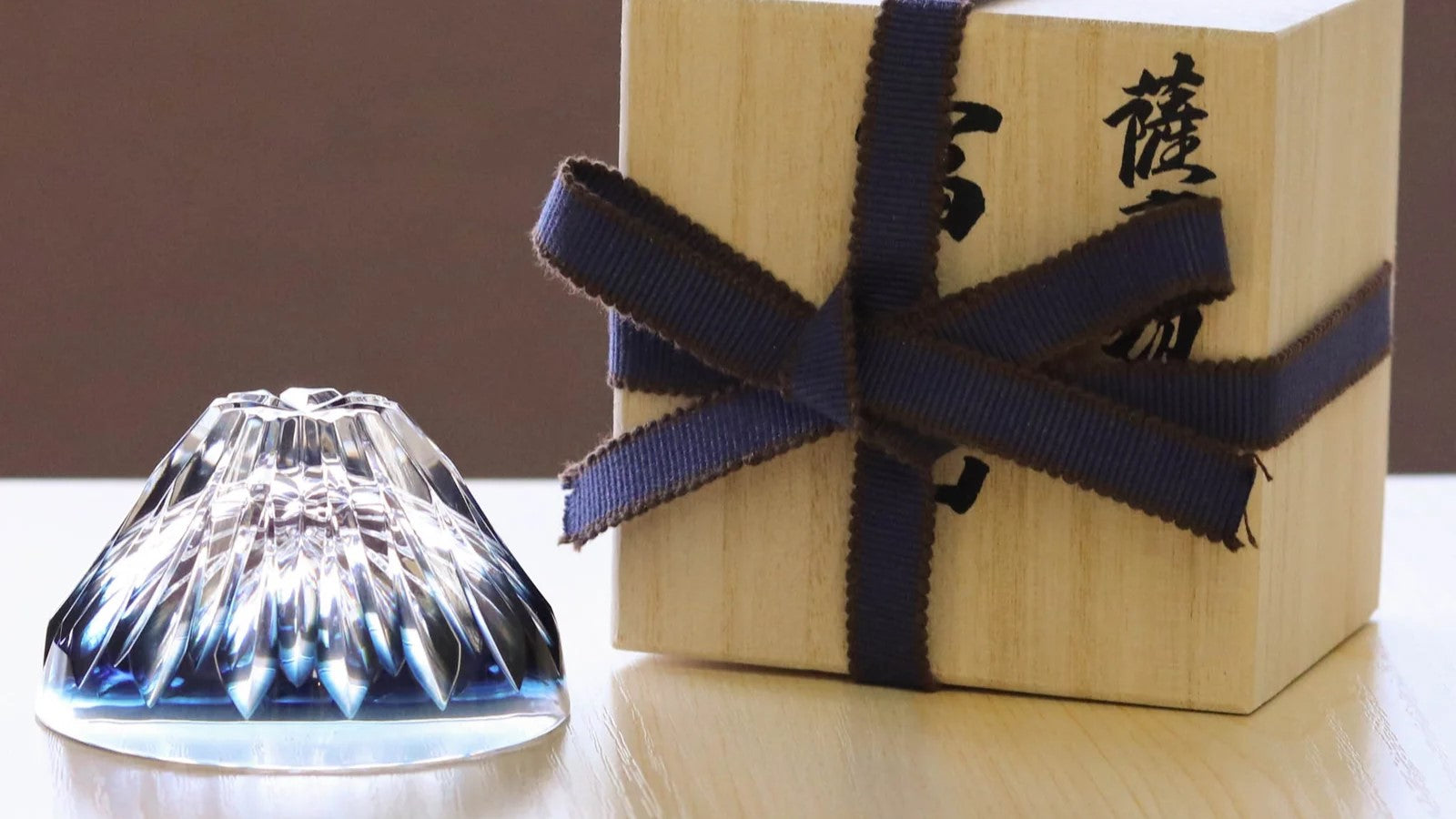 富士山モチーフのグラスとタンブラー。贈り物におすすめ