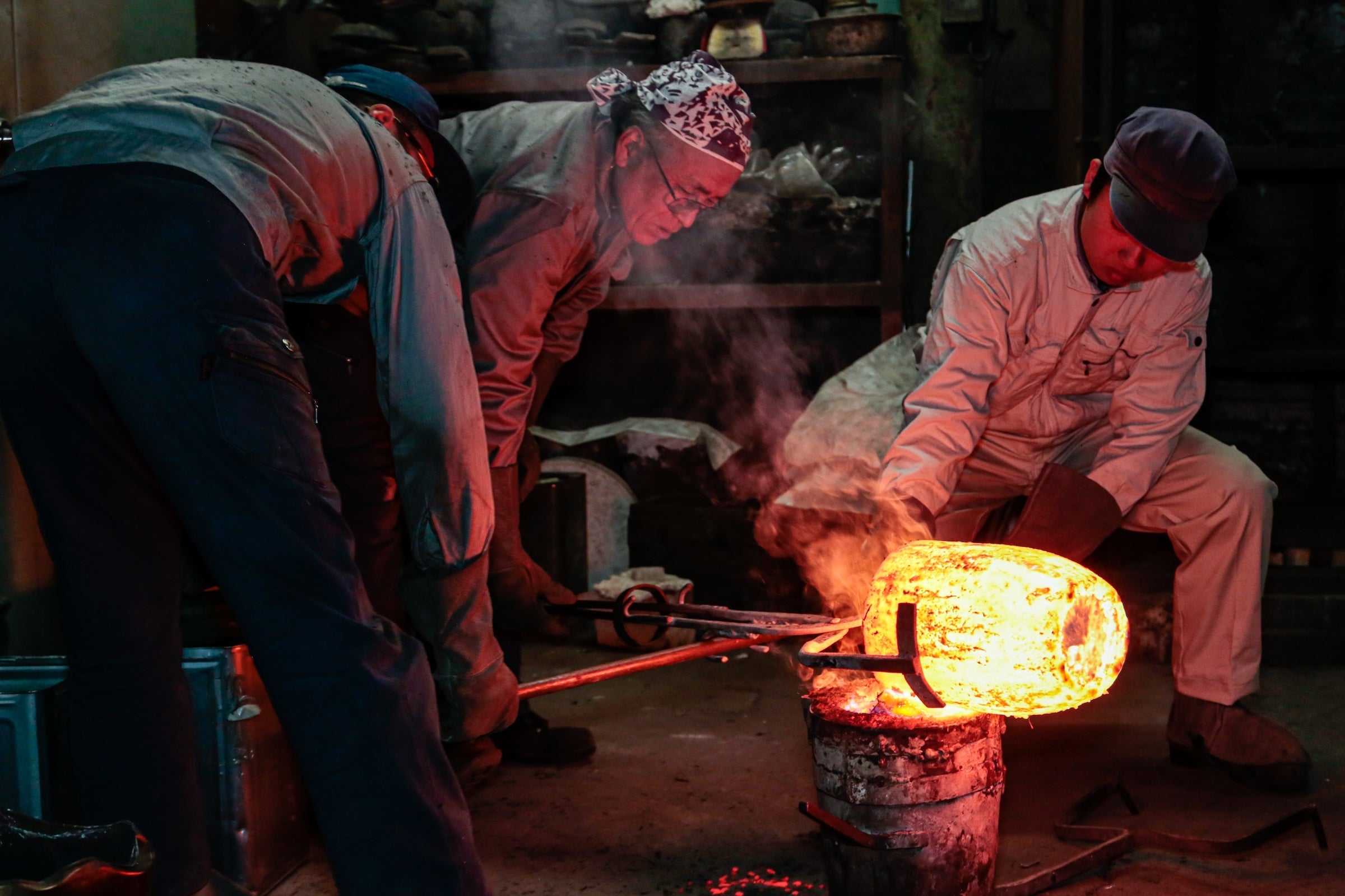 般若鋳造所（高岡銅器）｜茶釜・風炉・鉄瓶の伝統鋳造工房｜日本工芸堂