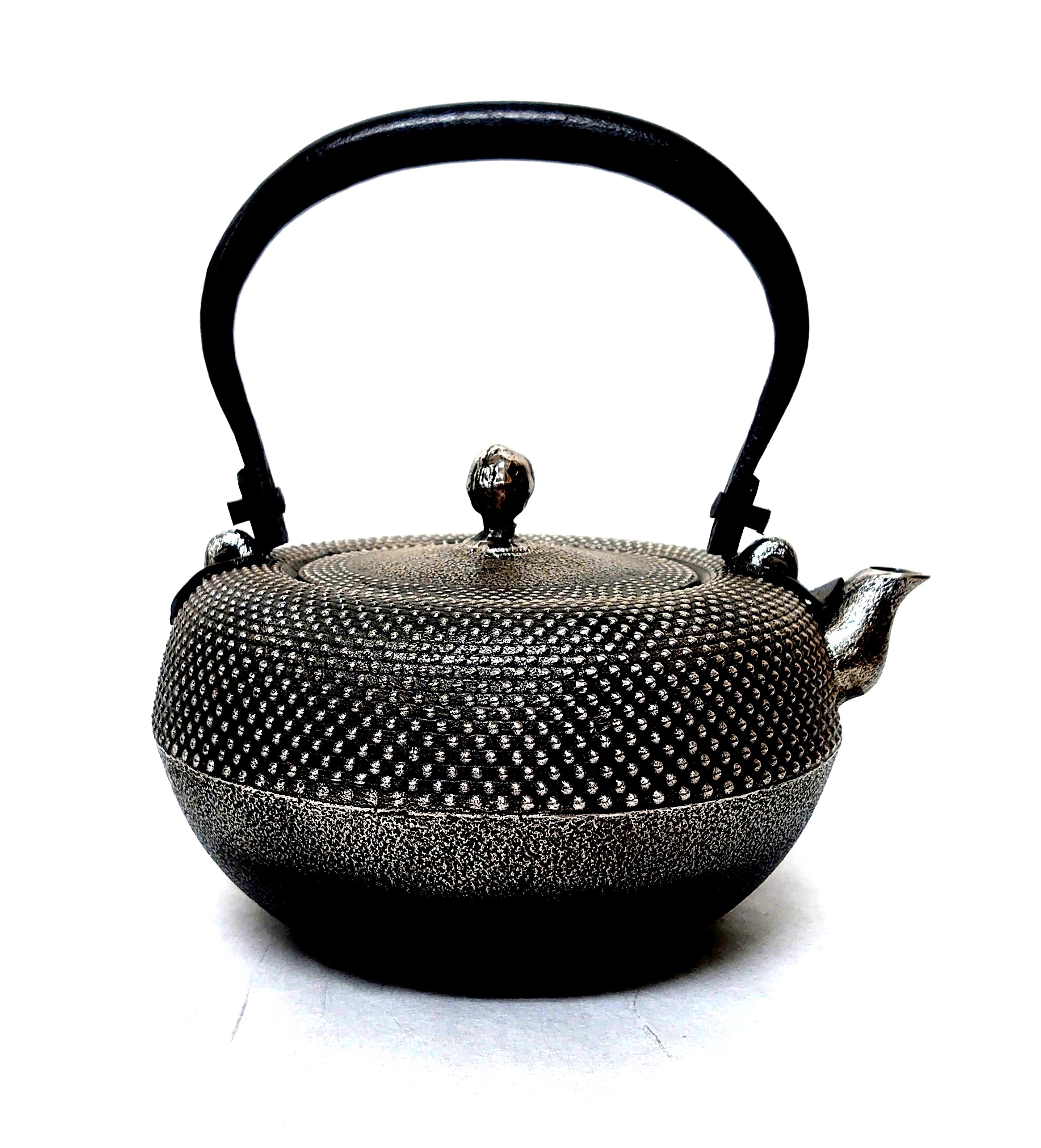 南部鉄器 砂鉄製鉄瓶 | 鉄鉢型 霰 | 0.9L | 薫山工房