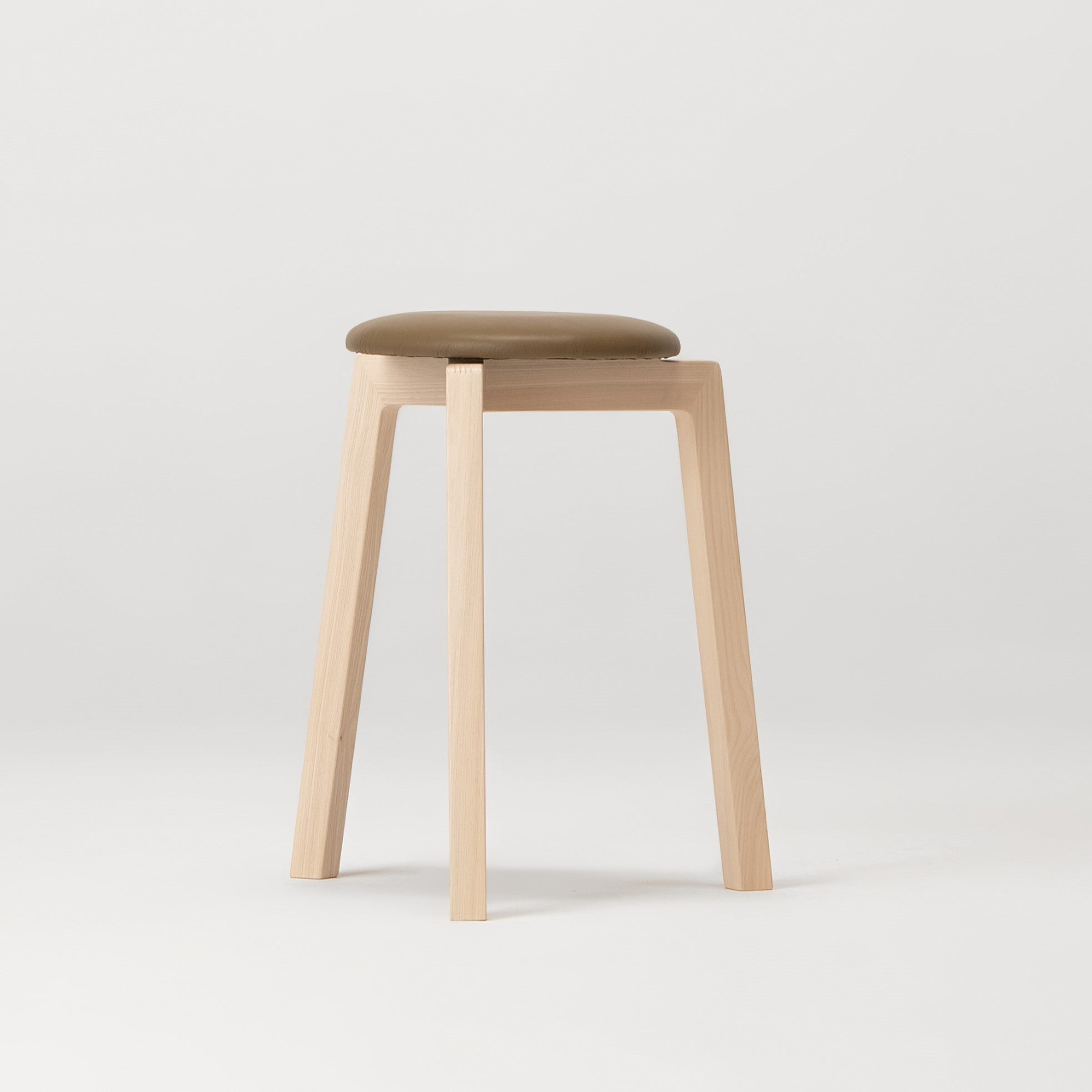 旭川家具 スツール | Stacking Stool02 センの木 | 革座 カーキ | 大雪木工