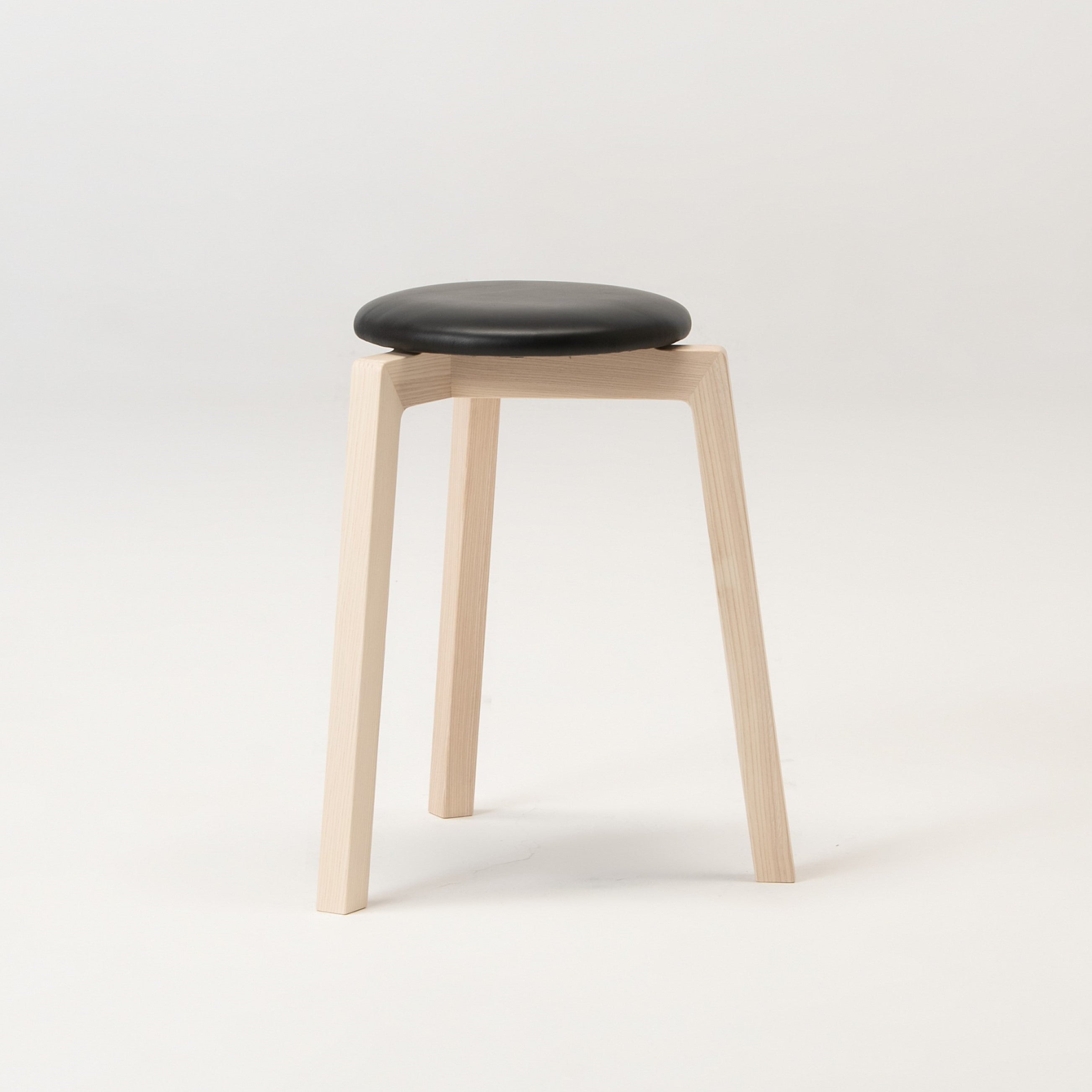 旭川家具 スツール | Stacking Stool 02 センの木 | 革座 ブラック | 大雪木工