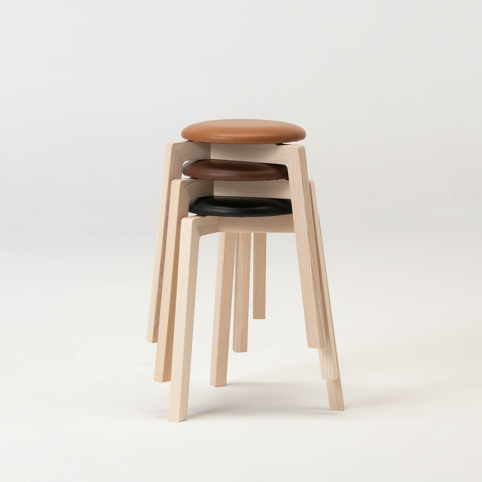 旭川家具 スツール | Stacking Stool02 センの木 | 革座 ライトブラウン | 大雪木工