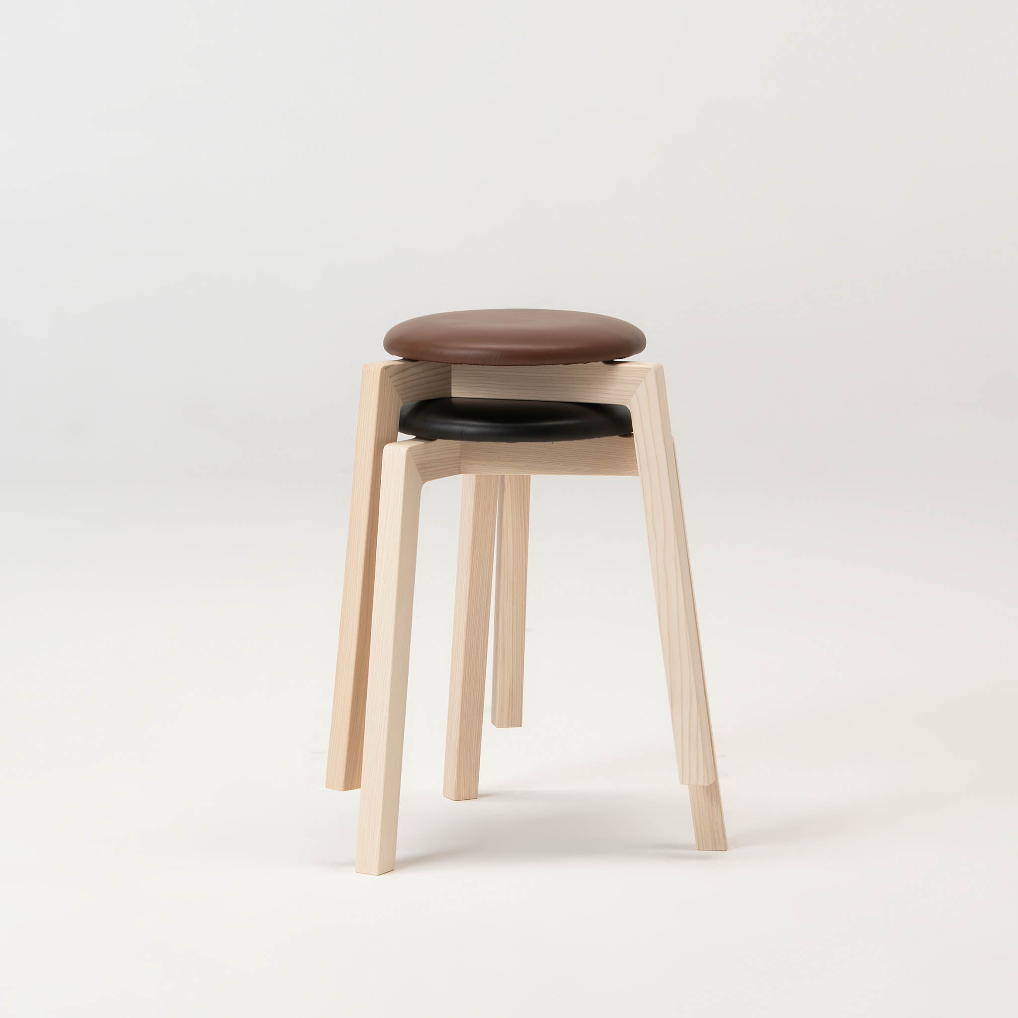 旭川家具 スツール | Stacking Stool02 センの木 | 革座 カーキ | 大雪木工