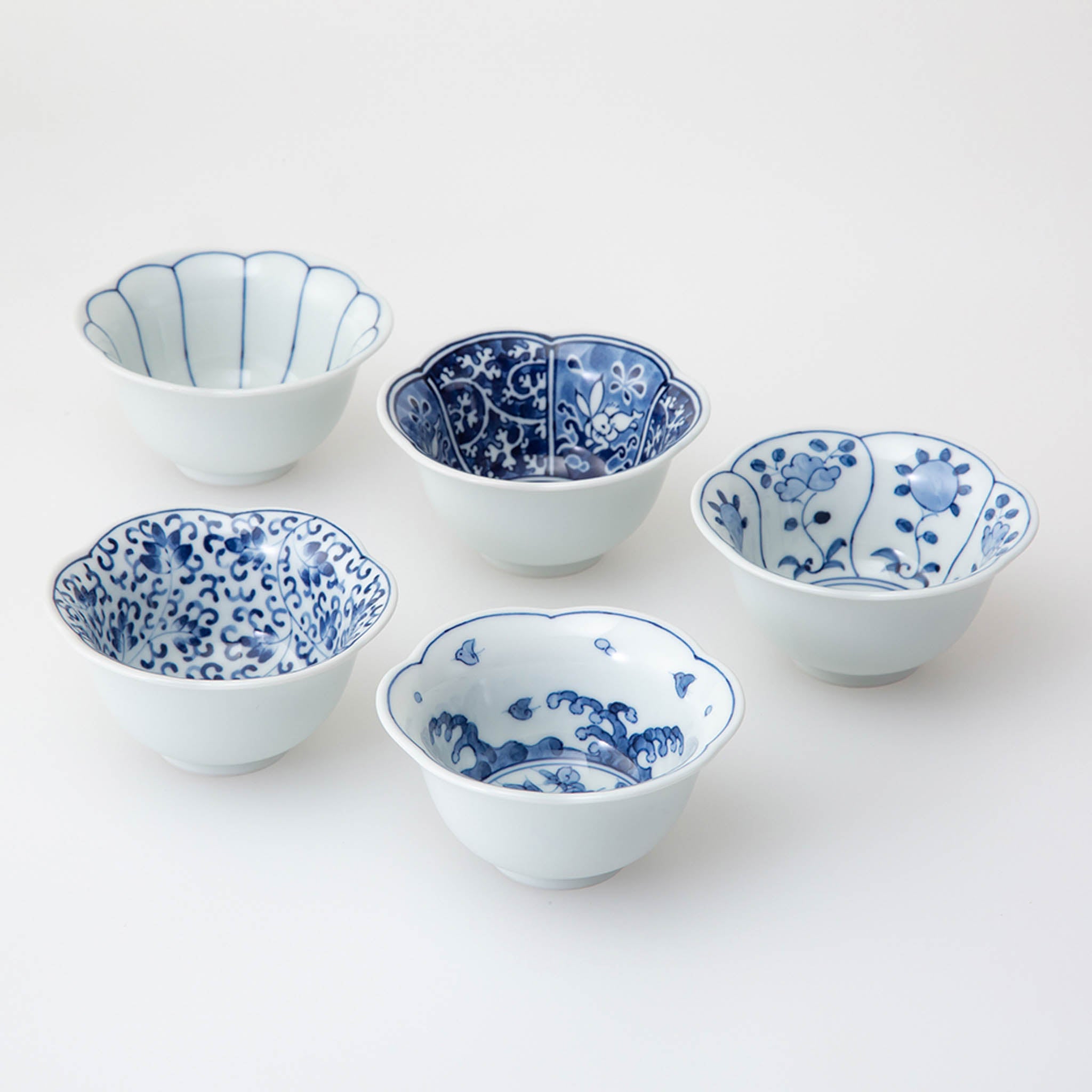 レビュー高評価の商品!の商品をすべて 波佐見焼 | 藍文様 花型小付 5柄セット | ブルー | 西海 皿・プレート