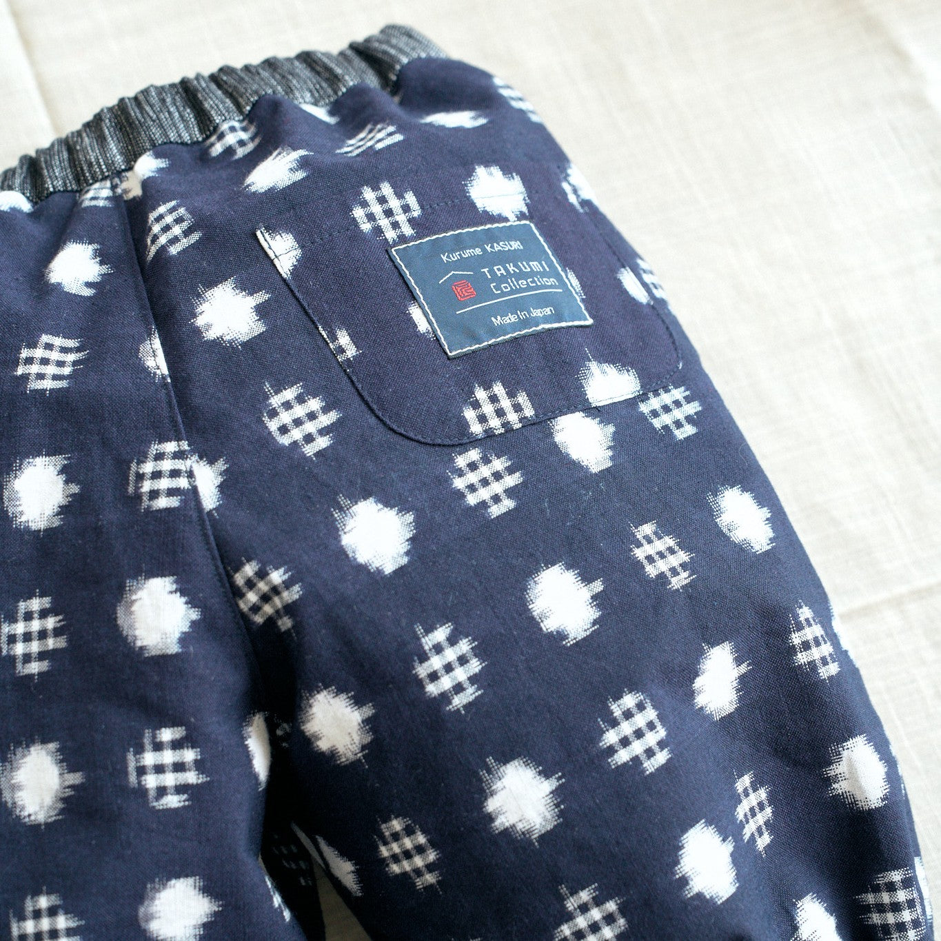 久留米絣 子供用 | もんぺっぺ スタイチーフ | 紺水玉格子 | TAKUMI Collection