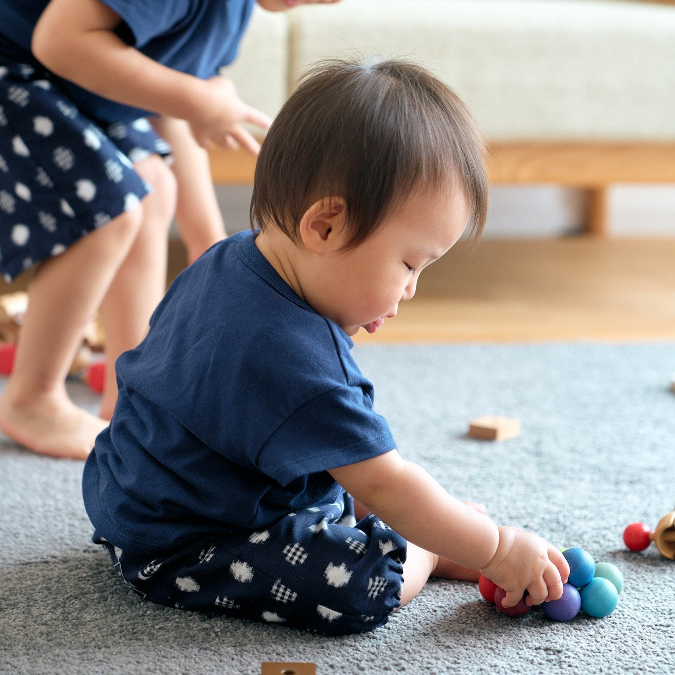 久留米絣 子供用 | もんぺっぺ スタイチーフ | 紺水玉格子 | TAKUMI Collection