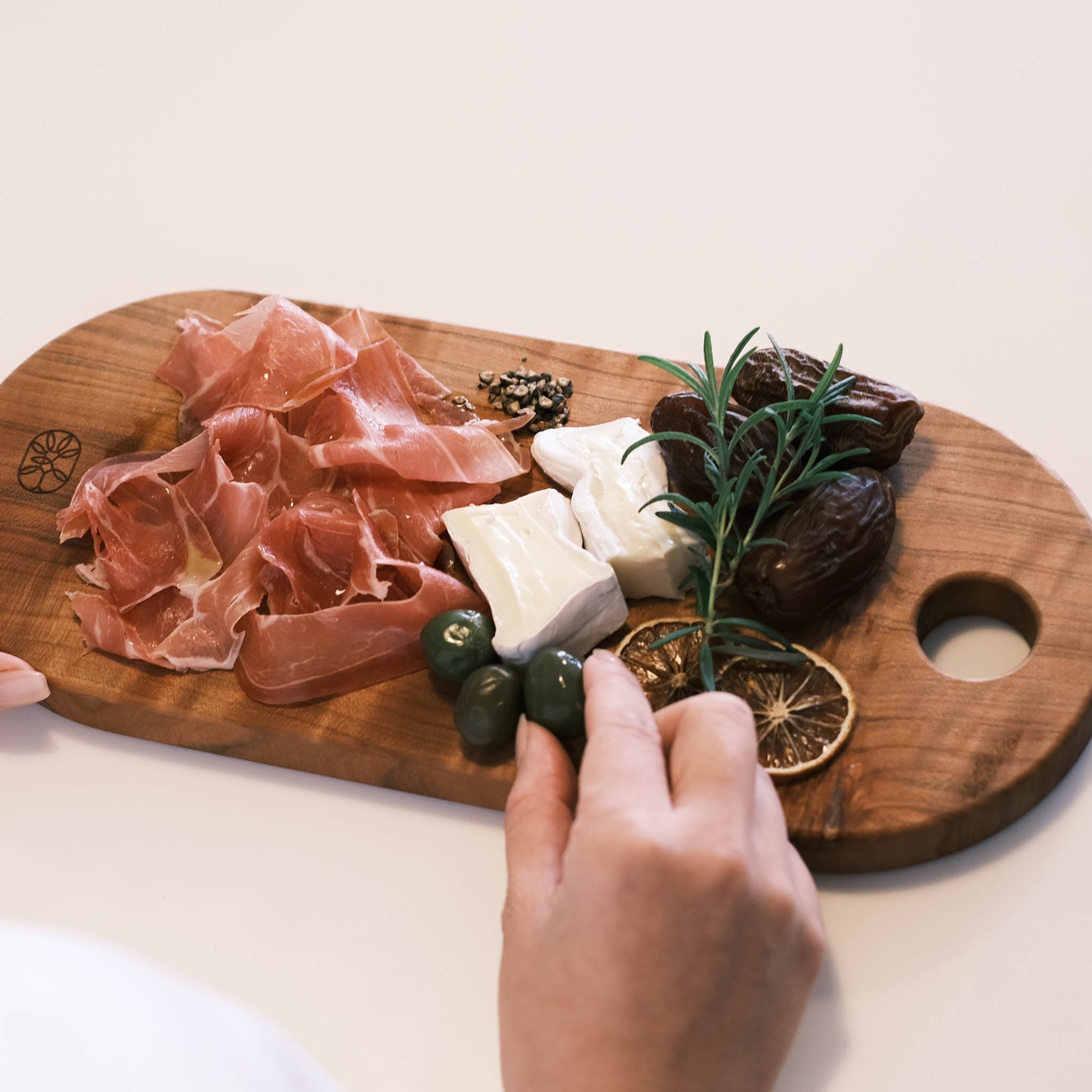 カッティングボード | 国産木 山桜 | 330×200×20ｍｍ | KINARI