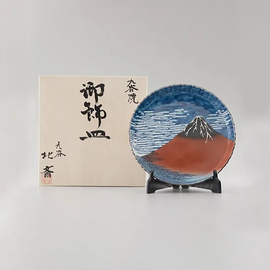 韓国ブランド通販サイト 凱風快晴 北斎 | 飾皿 九谷焼 | 美山窯 | 皿立付 10号 工芸品